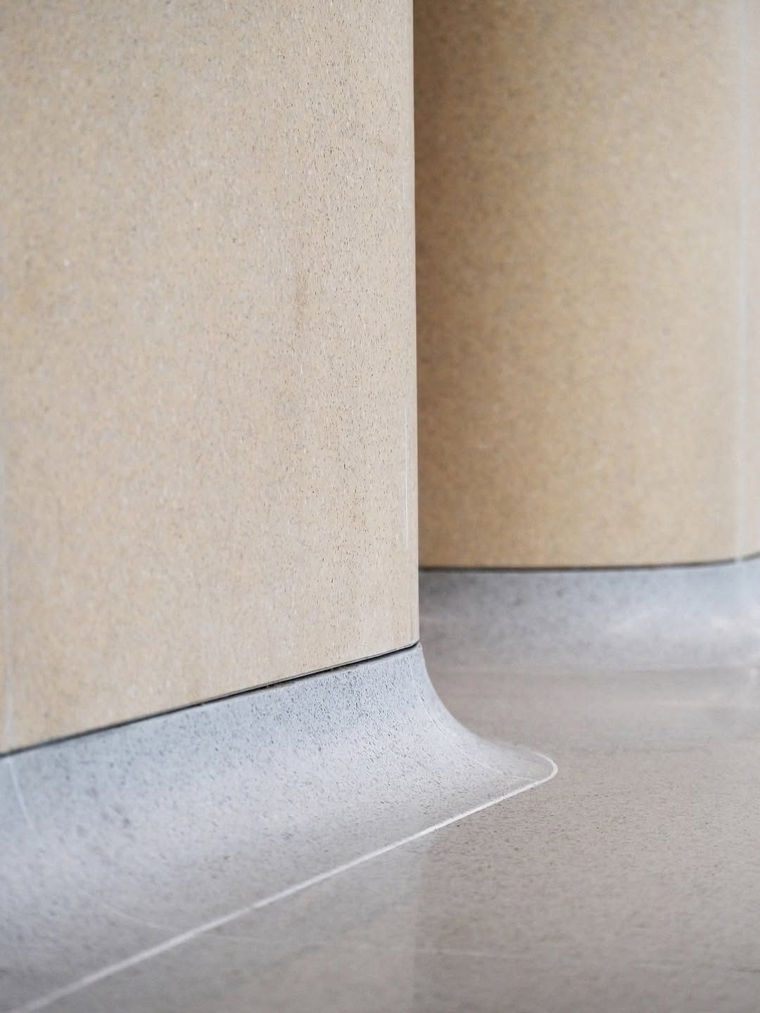 Wall skirting design for a sophisticated look