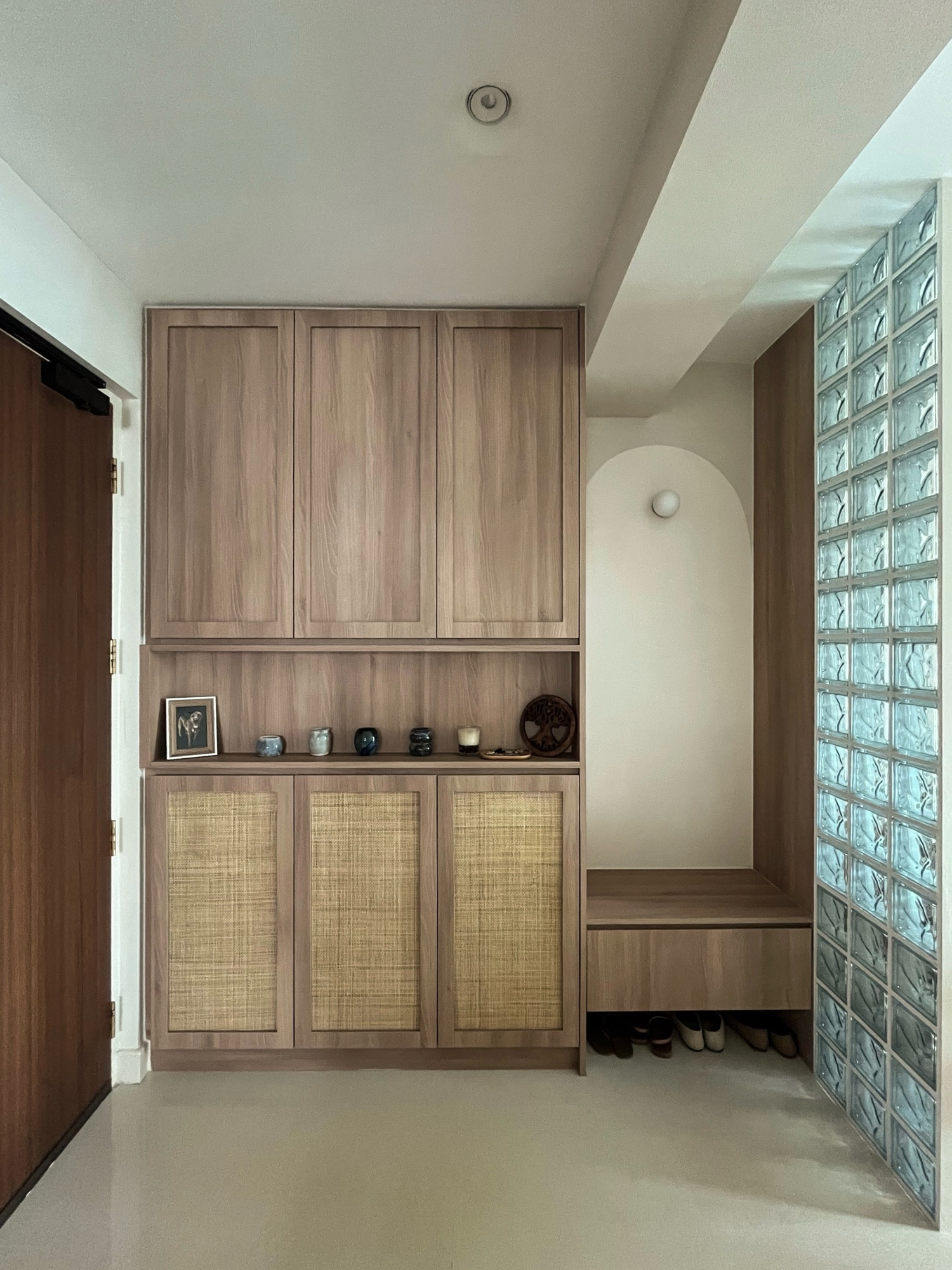 An-entryway-filled-with-the-things-I-love
