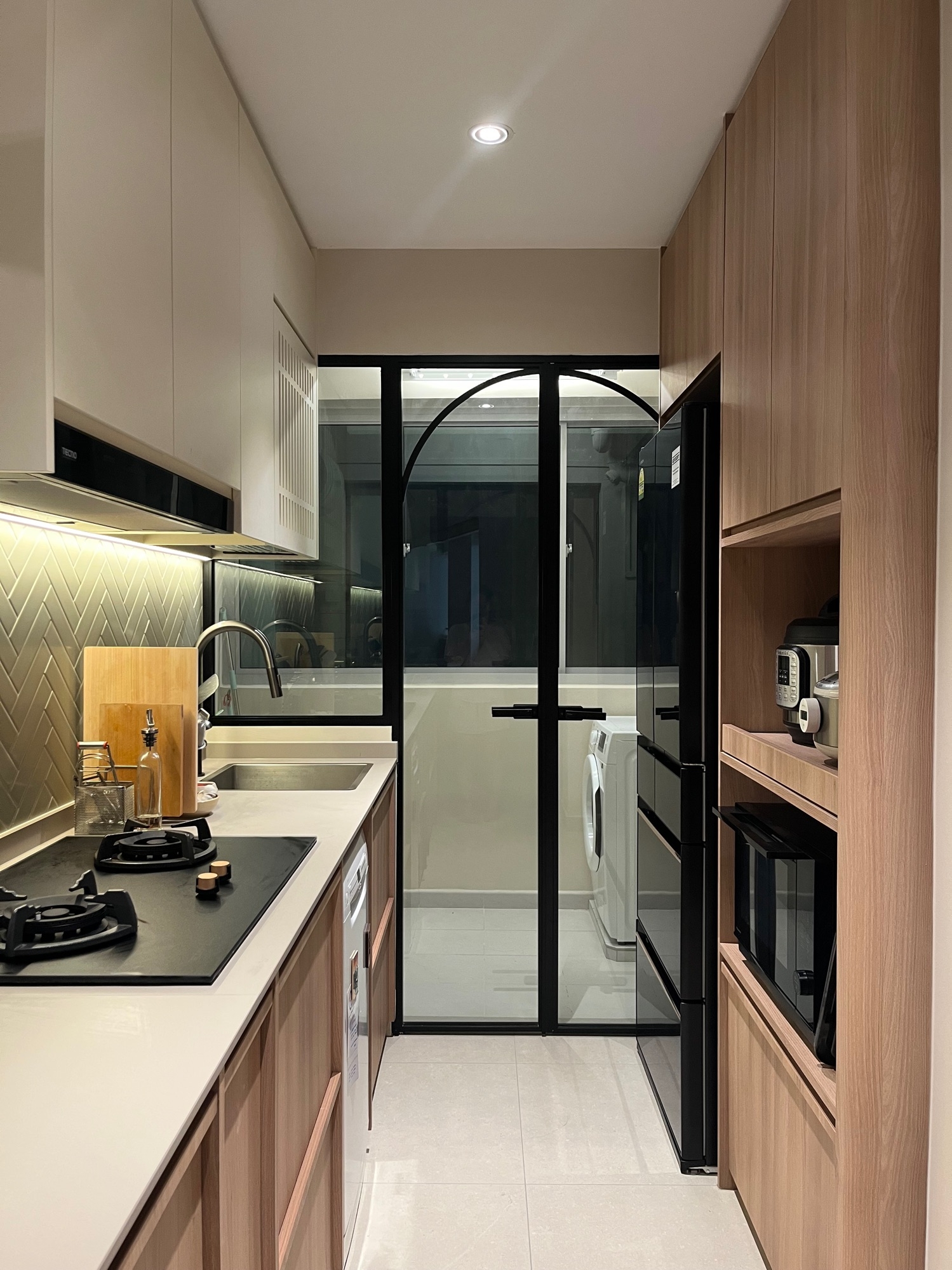 The-kitchen-and-service-yard:-space-saving-appliances-are-gold-