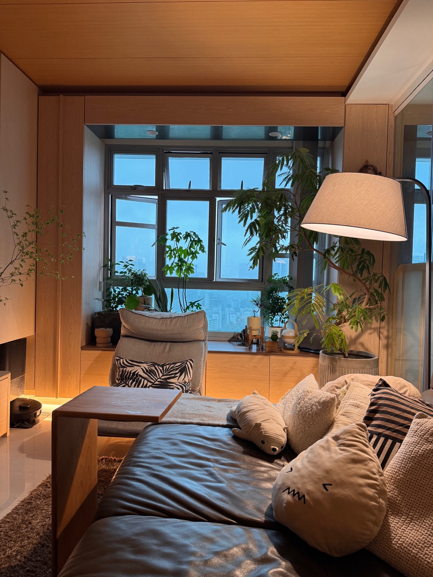 ☁️ Gloomy Days, Cozy Corners 🤎