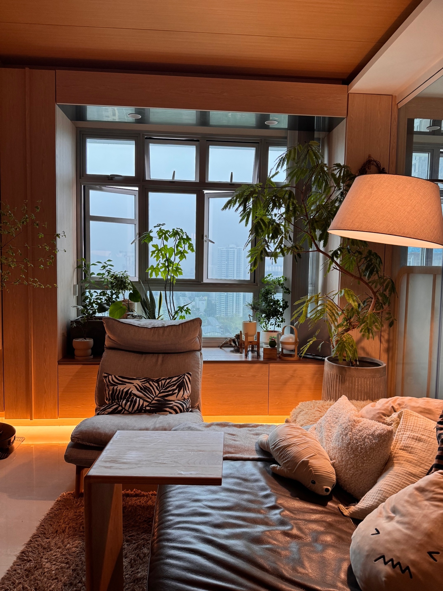☁️ Gloomy Days, Cozy Corners 🤎