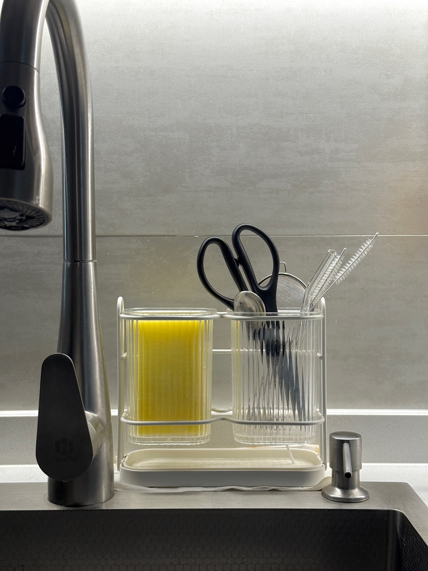 Our Minimalist Kitchen Sink Setup—Less Clutter, Easier Cleaning 🧽
