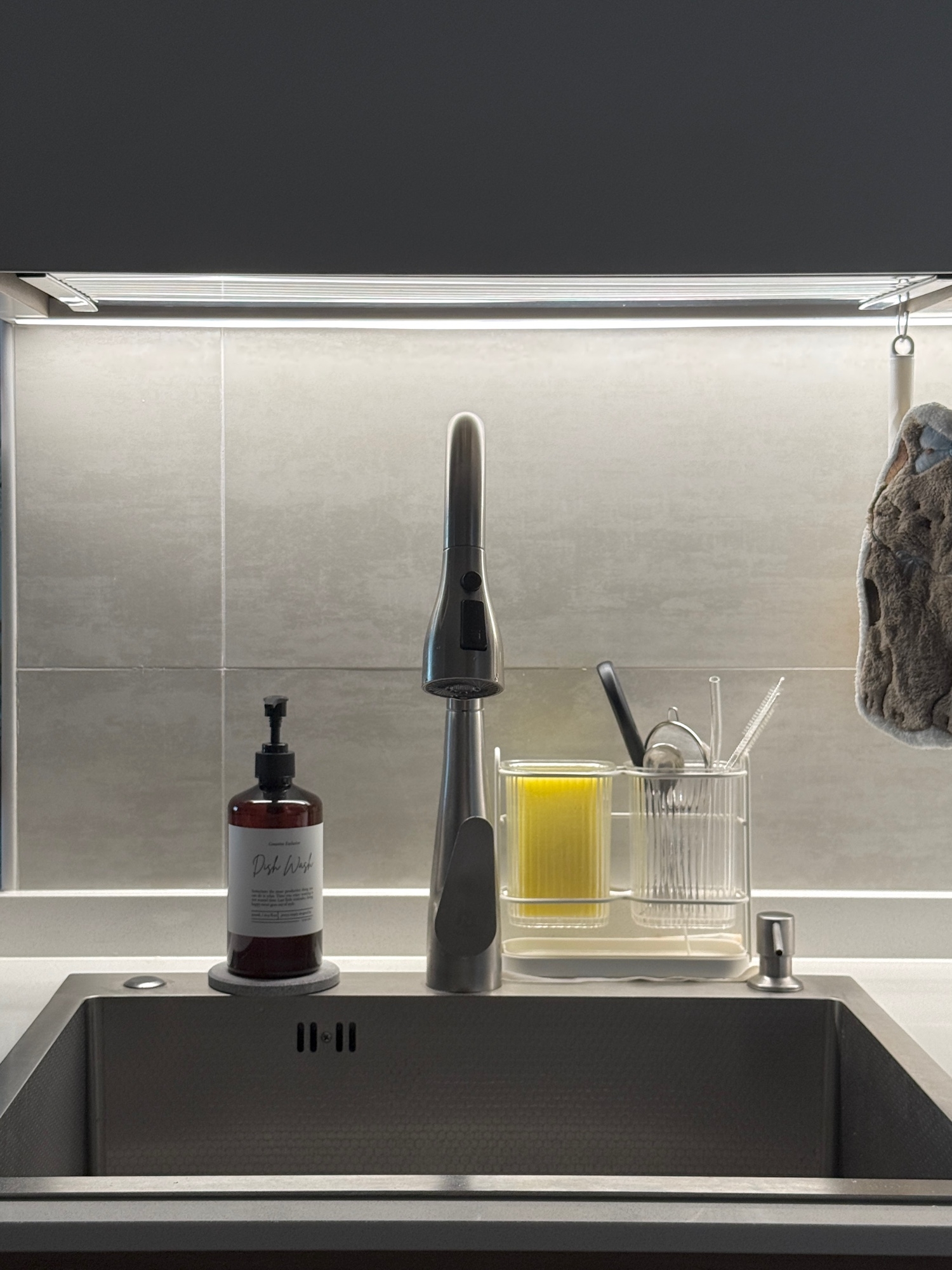 Our Minimalist Kitchen Sink Setup—Less Clutter, Easier Cleaning 🧽