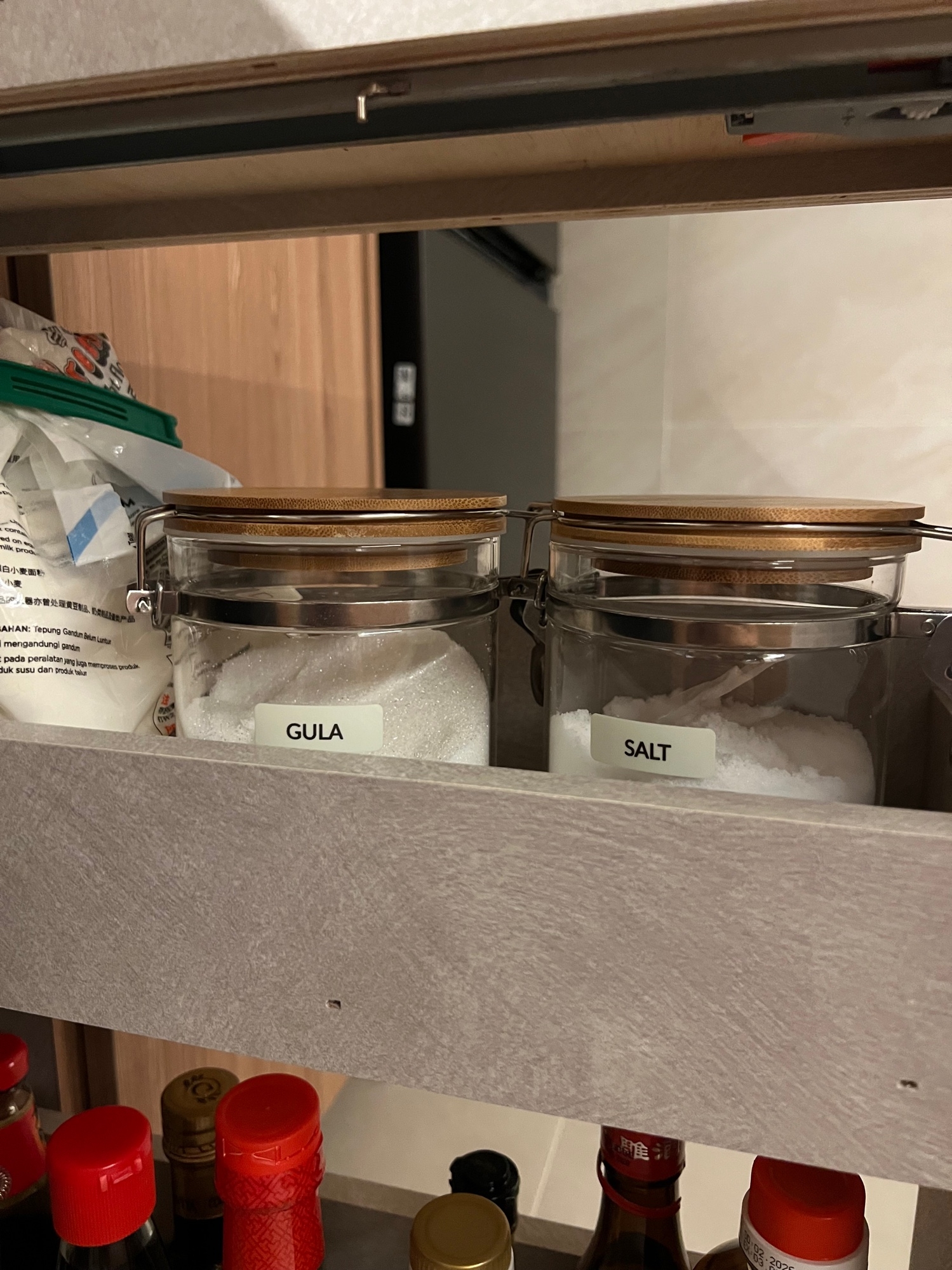 how i keep my kitchen organised!