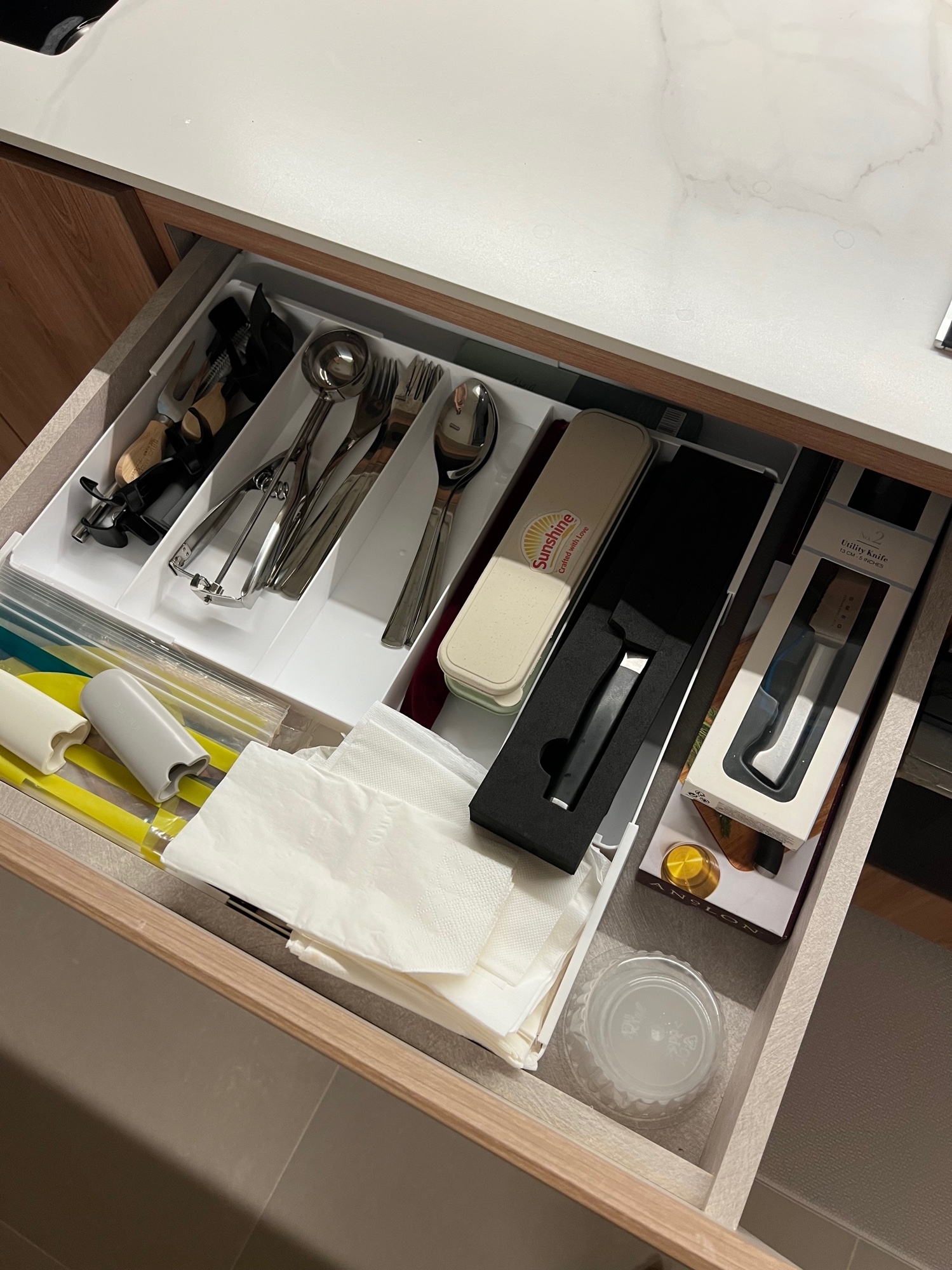 how i keep my kitchen organised!