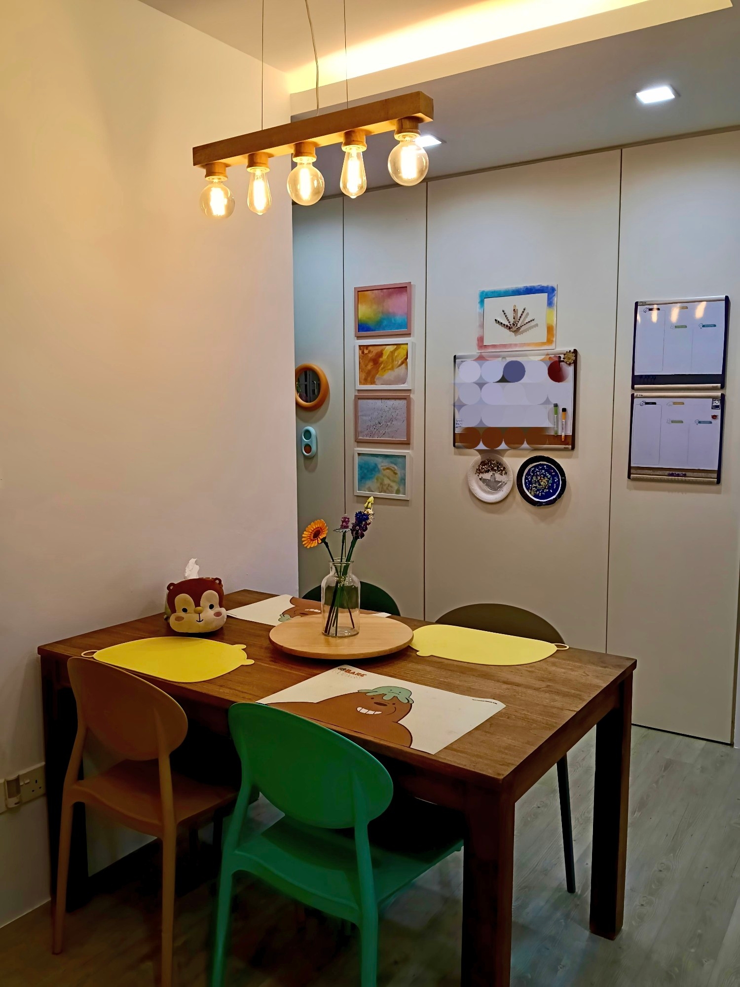 Dining-with-Cosy-Quirks
