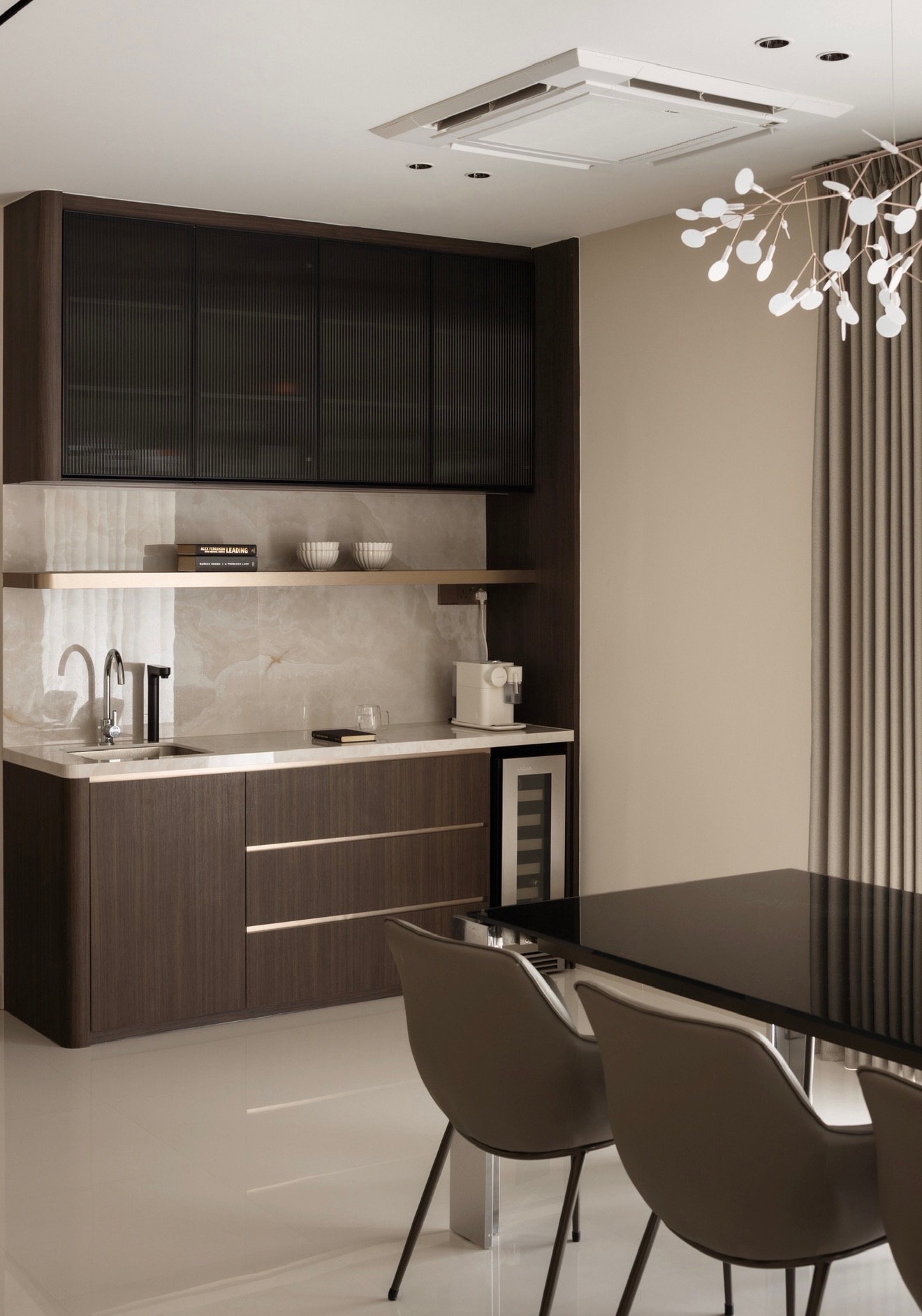 Inside-a-Modern-Luxury-Home-in-Singapore-✨