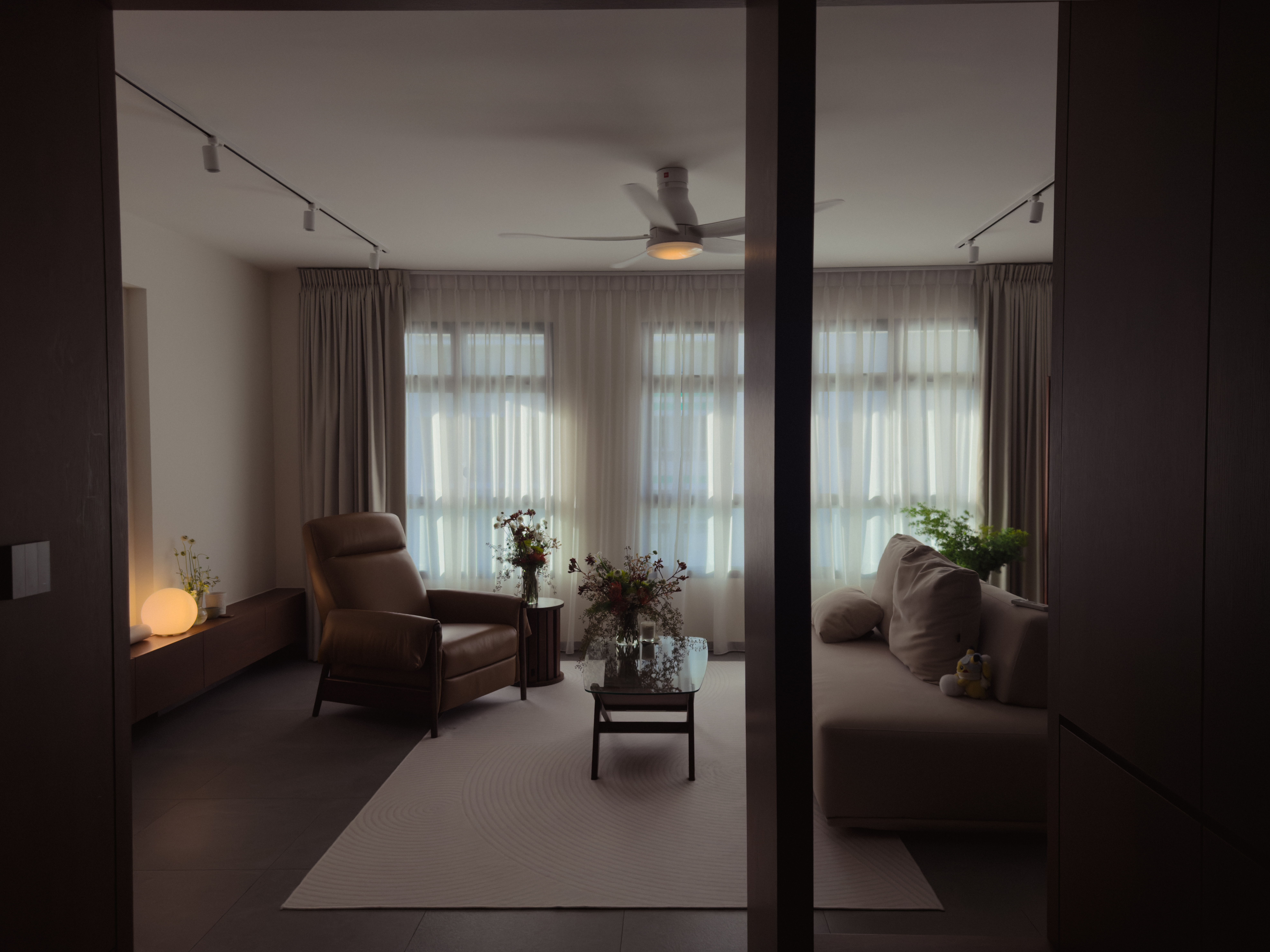 Introduction:-A-Moody-Modern-Flat-near-the-Park