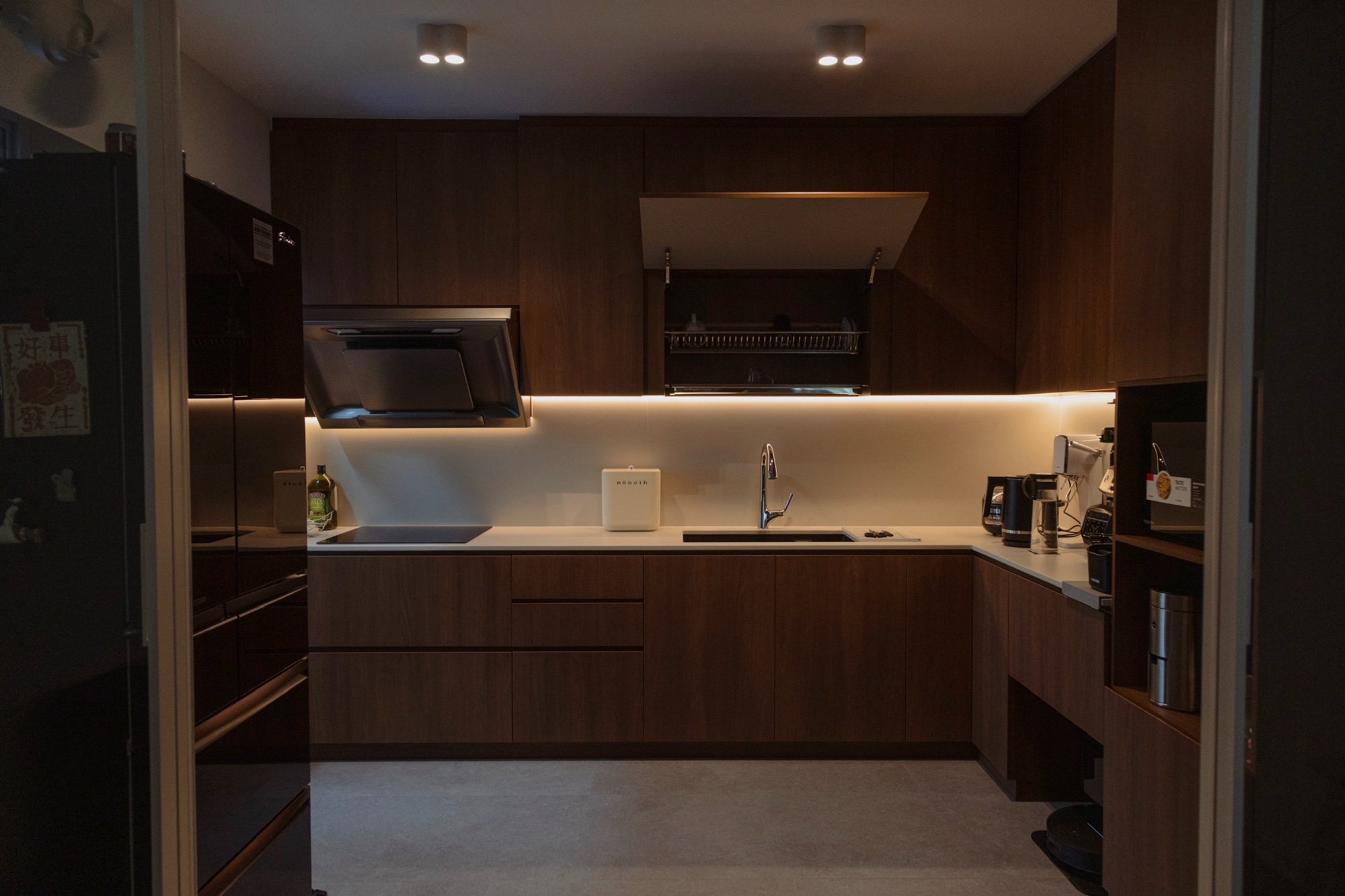 Introduction: A Moody Modern Flat near the Park