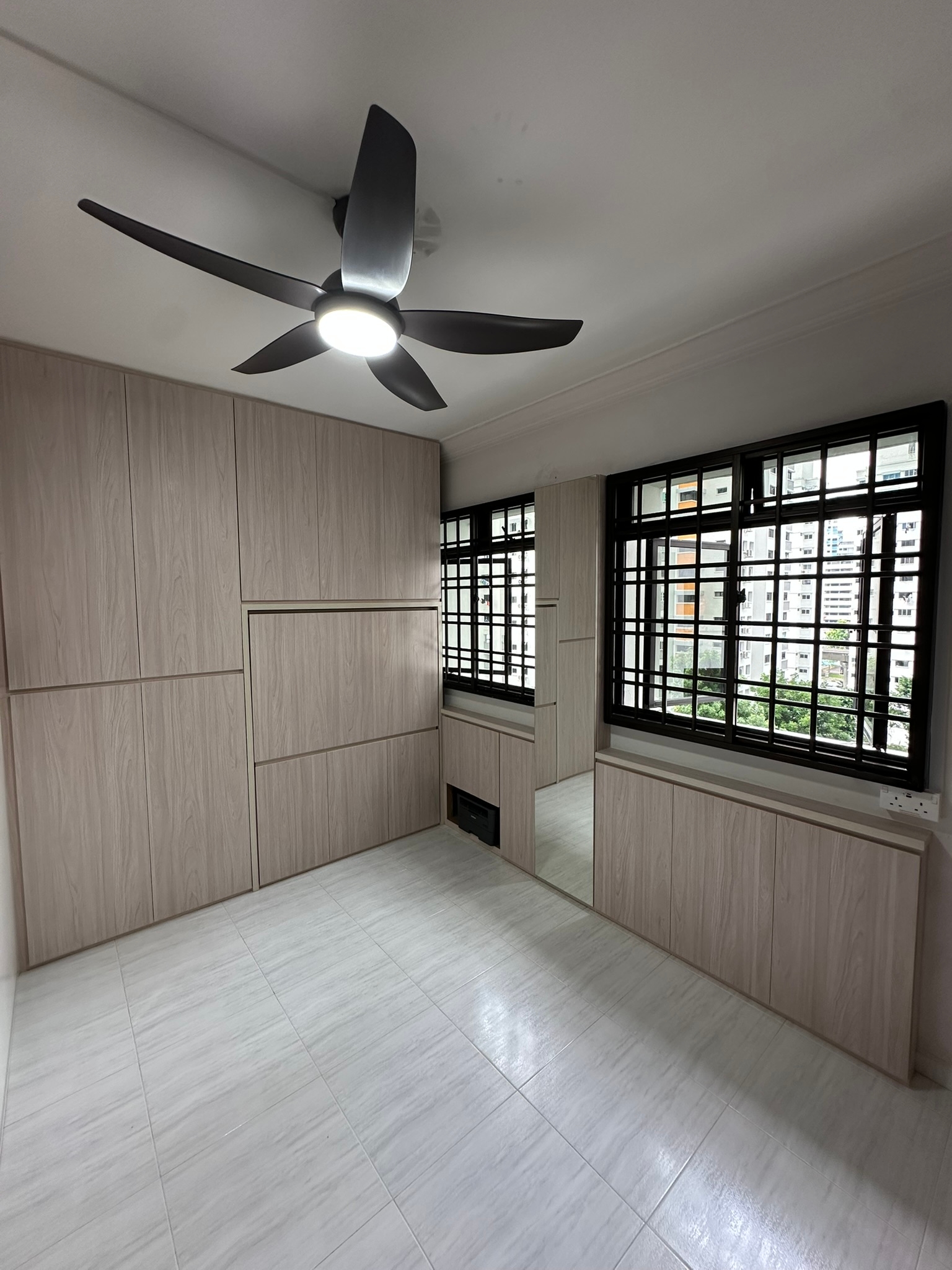 Minimalist Built-In Murphy Table with Seamless Storage