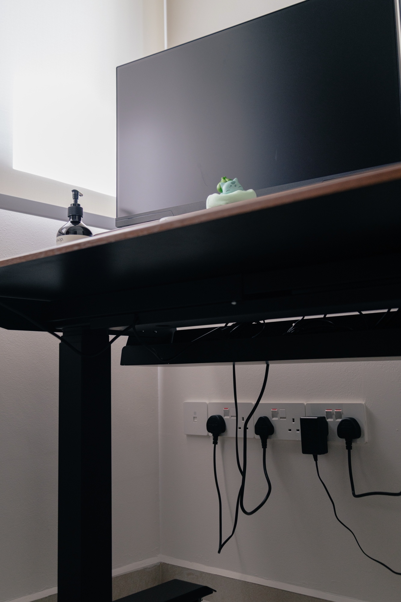 Kingfisher House: how we hide away our sockets! Part 1