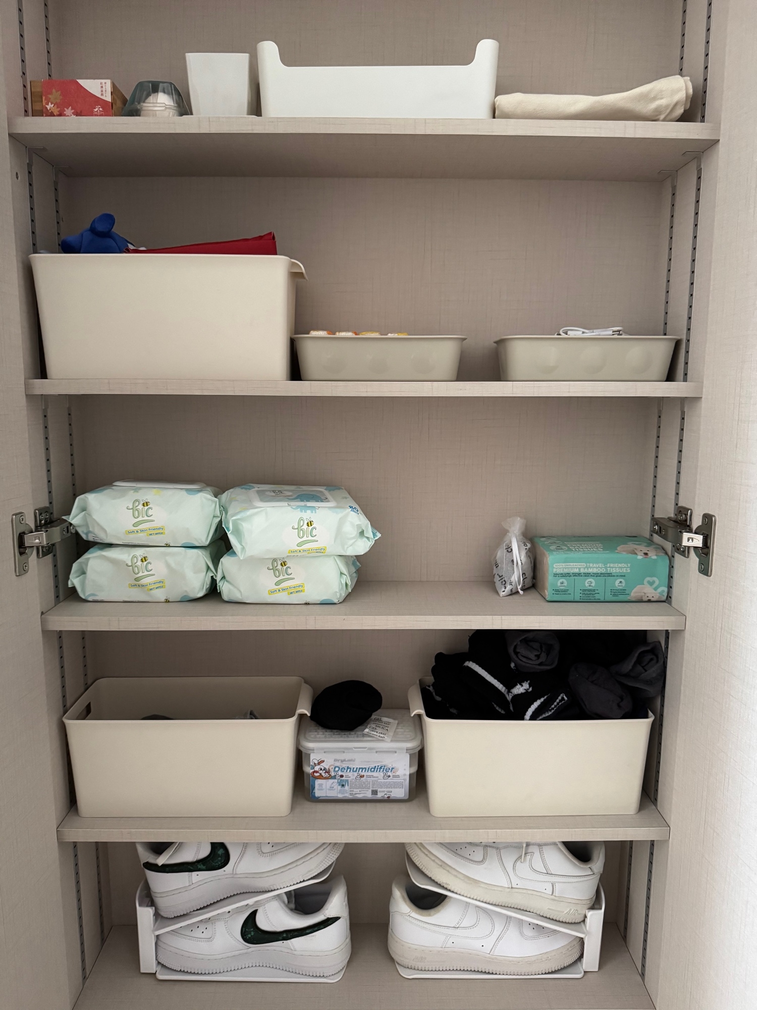 Entryway design and storage ideas!