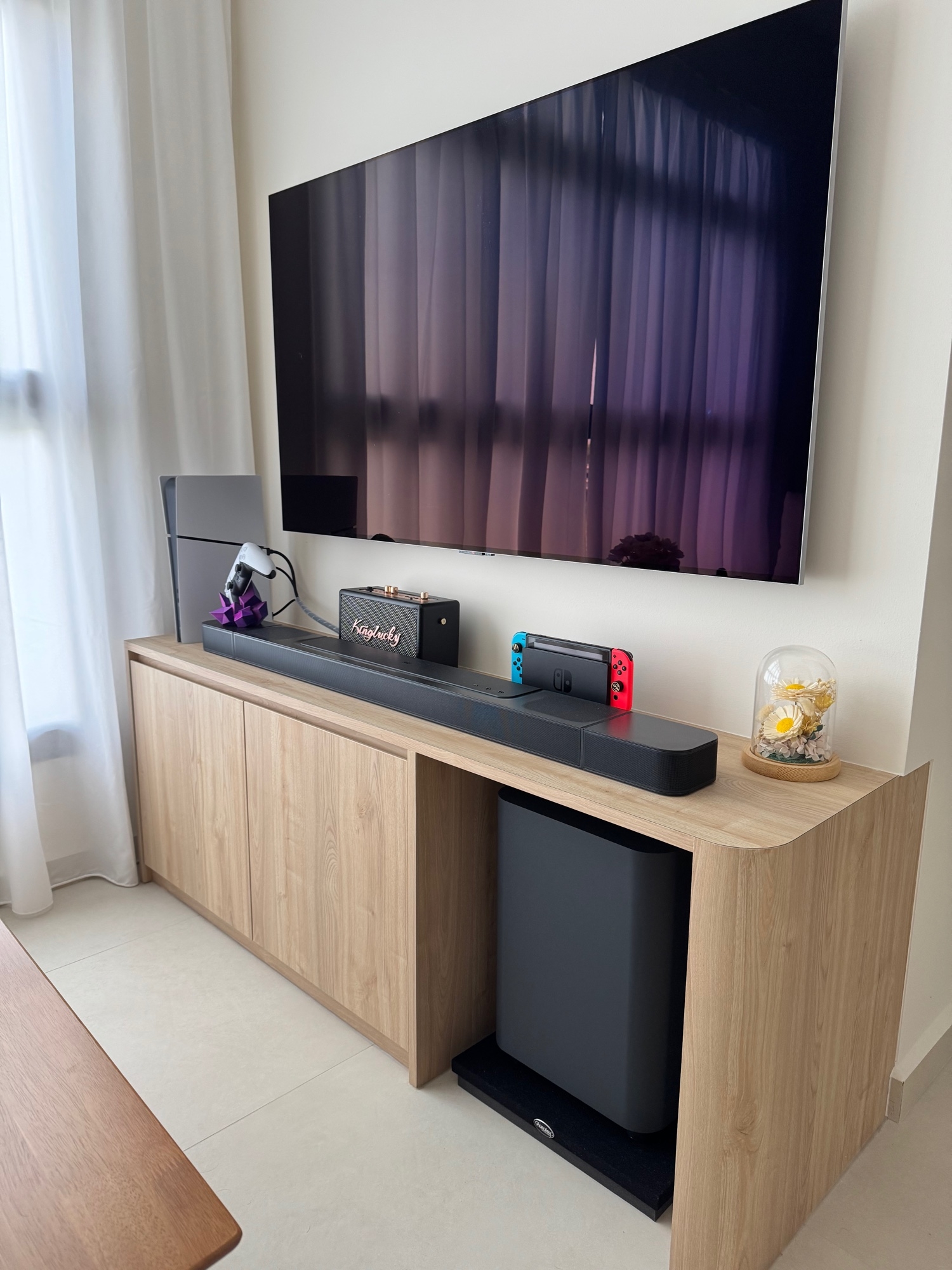 A-tv-console-with-multi-purposes!