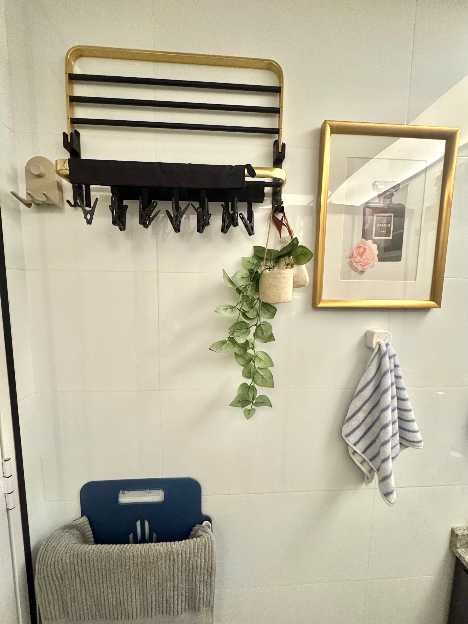Off-the-Wall---Bathroom-Edition-