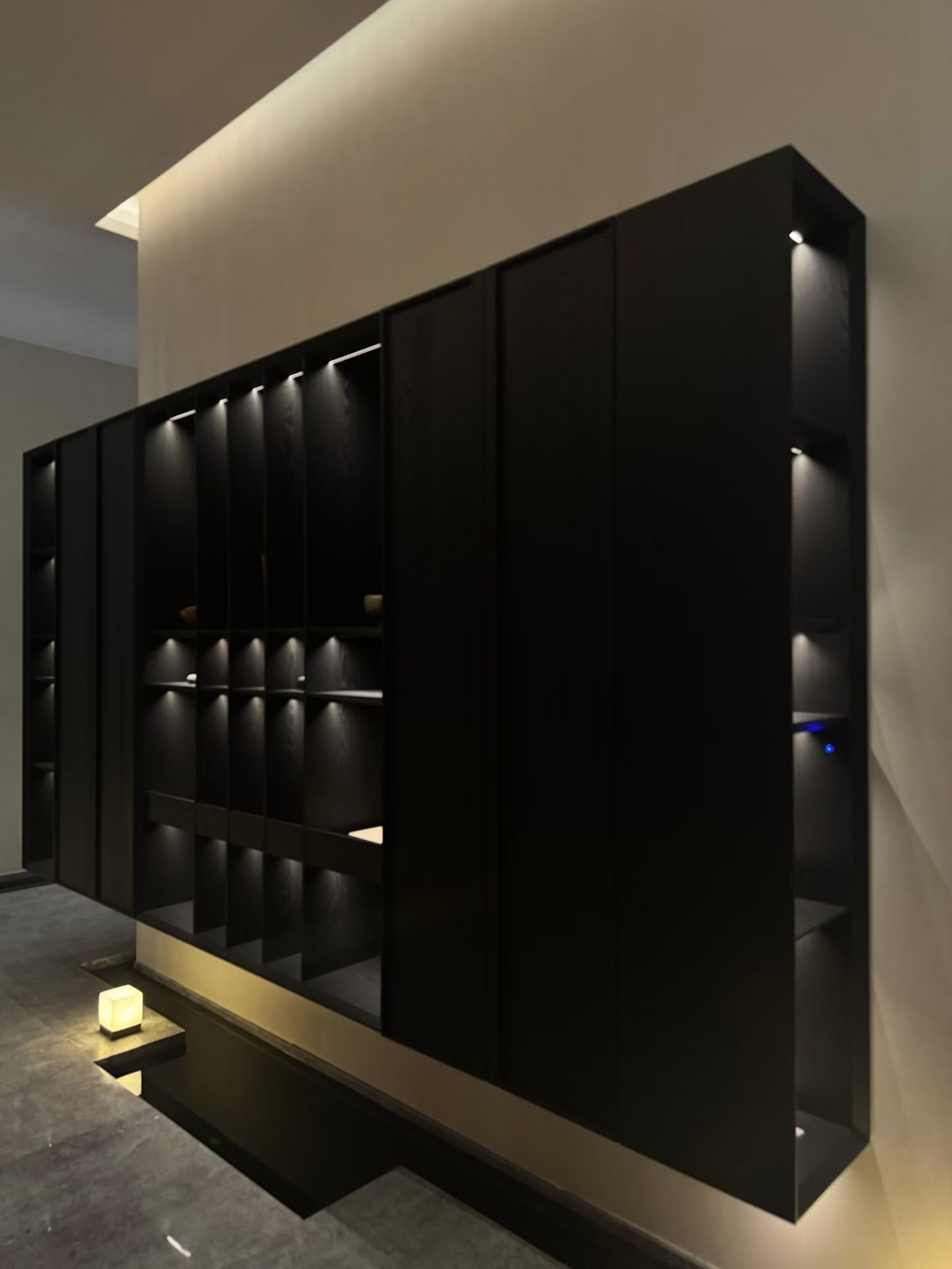 Ultra sleek carpentry design
