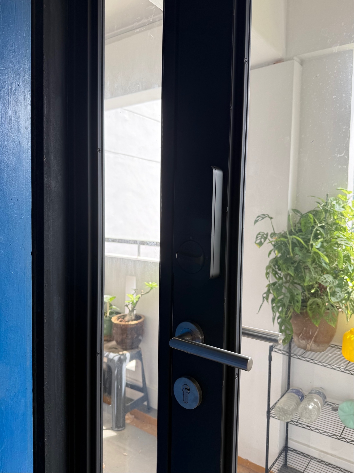 📦-Hands-Full-of-Groceries?-No-Problem.-How-a-Smart-Lock-Won-Me-Over