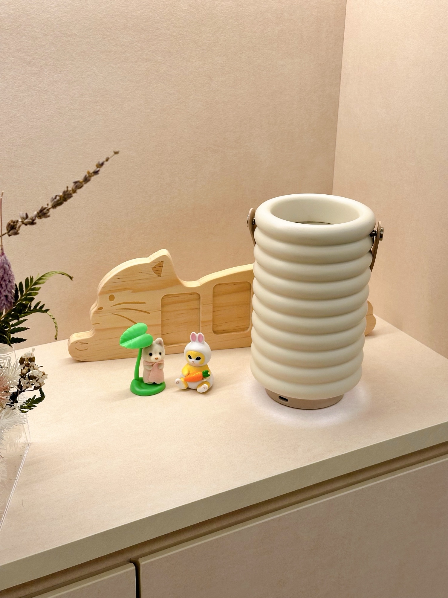 little corners that have slowly come to life 🤍🌱