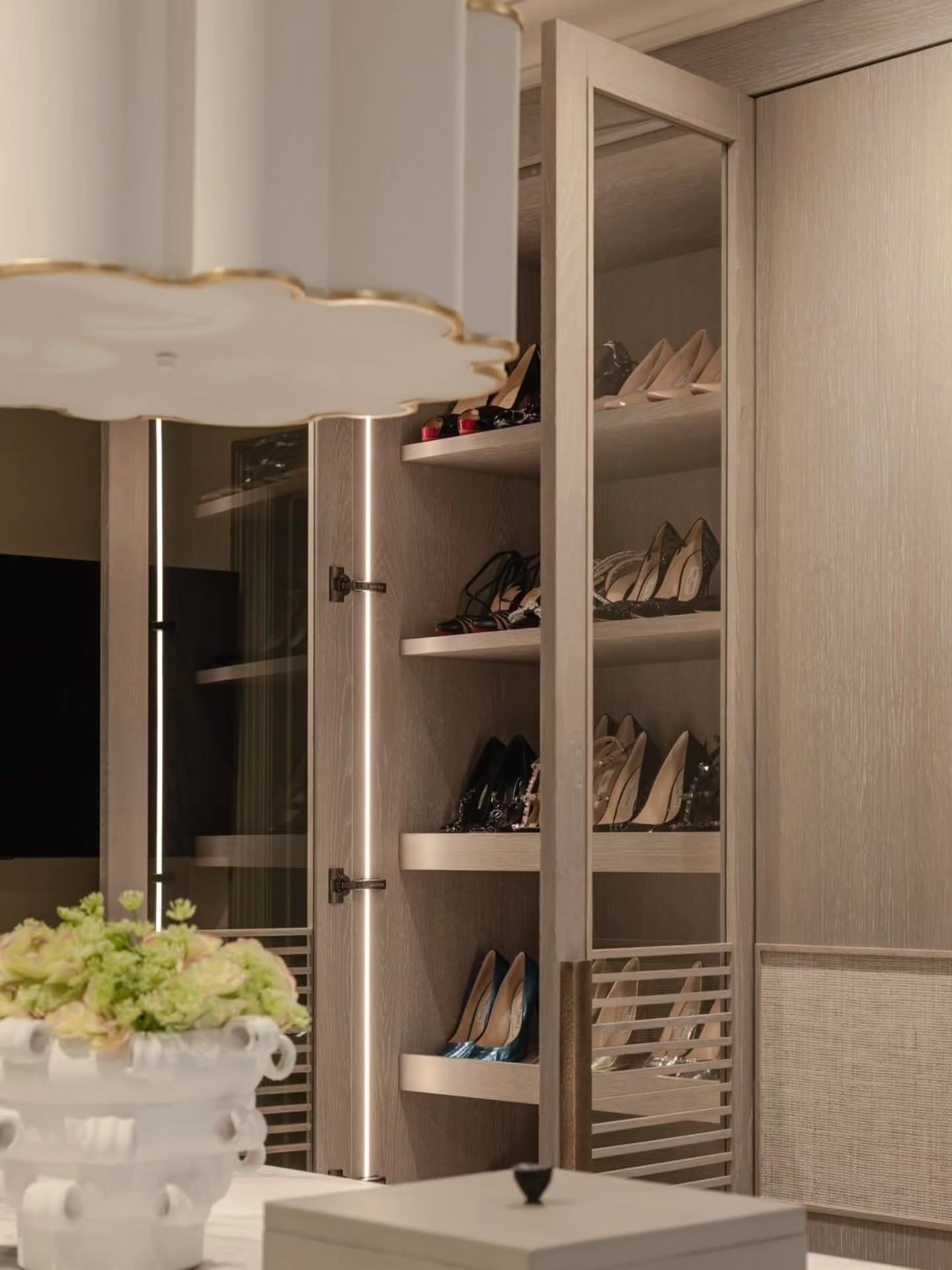Stylish & luxurious walk in wardrobe design