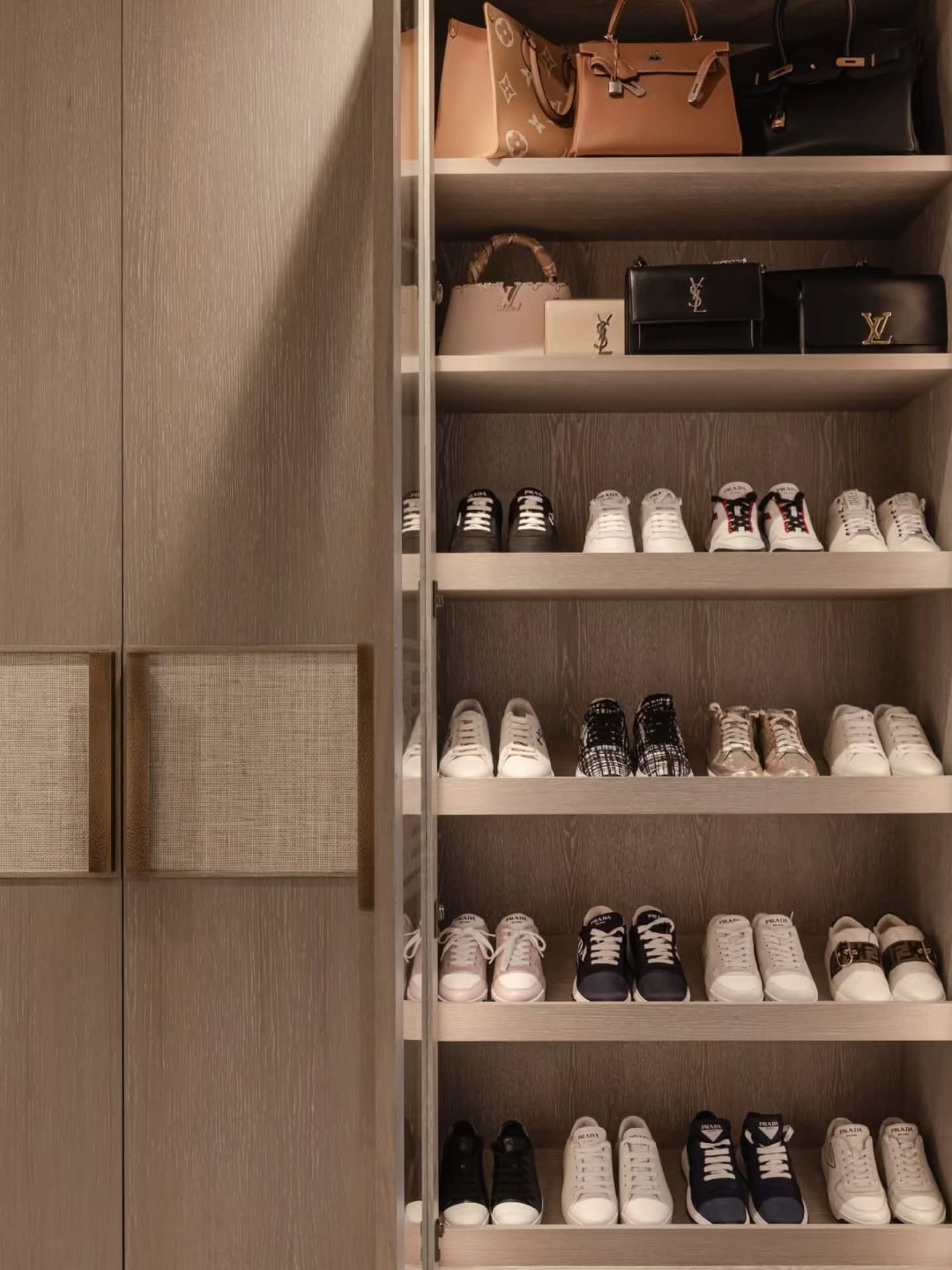 Stylish & luxurious walk in wardrobe design