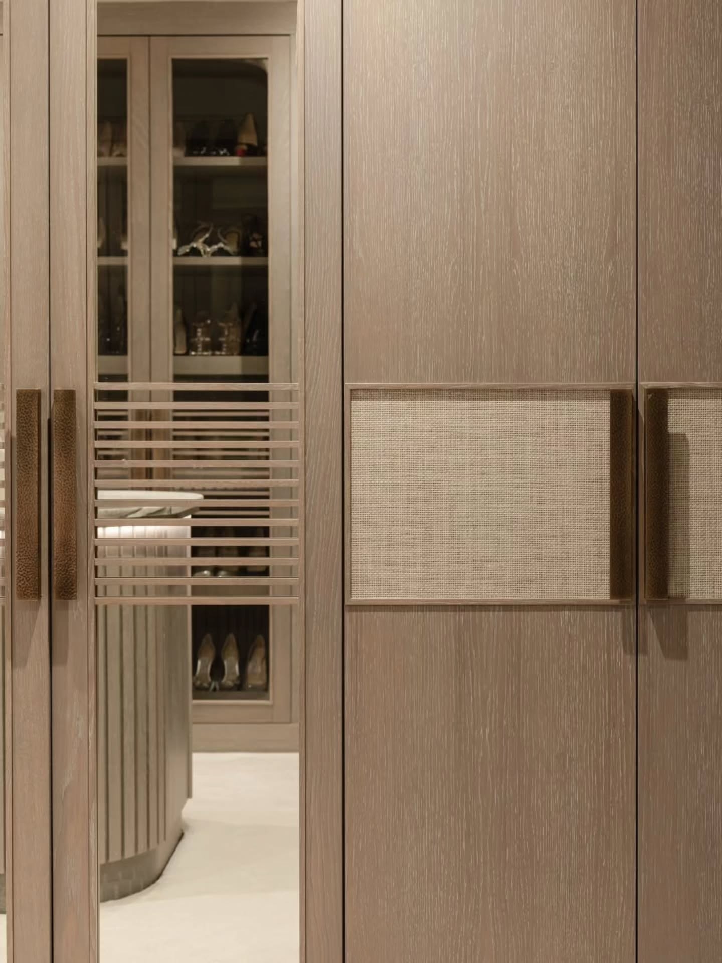Stylish & luxurious walk in wardrobe design