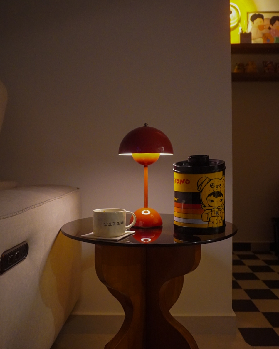 i-fear-the-red-lamp-was-exactly-what-this-living-room-needed‼️