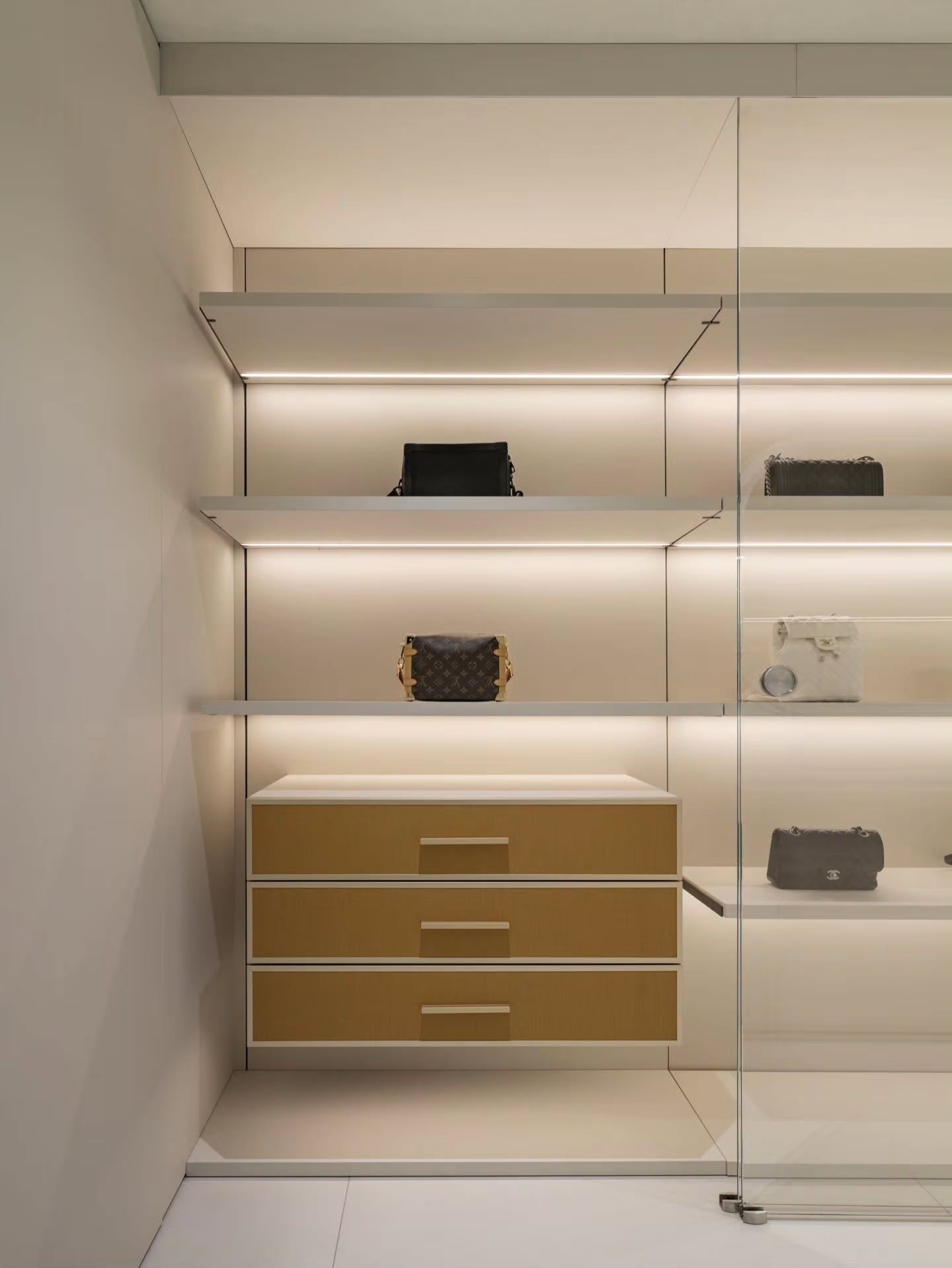 Sophisticated,-luxury-walk-in-wardrobe