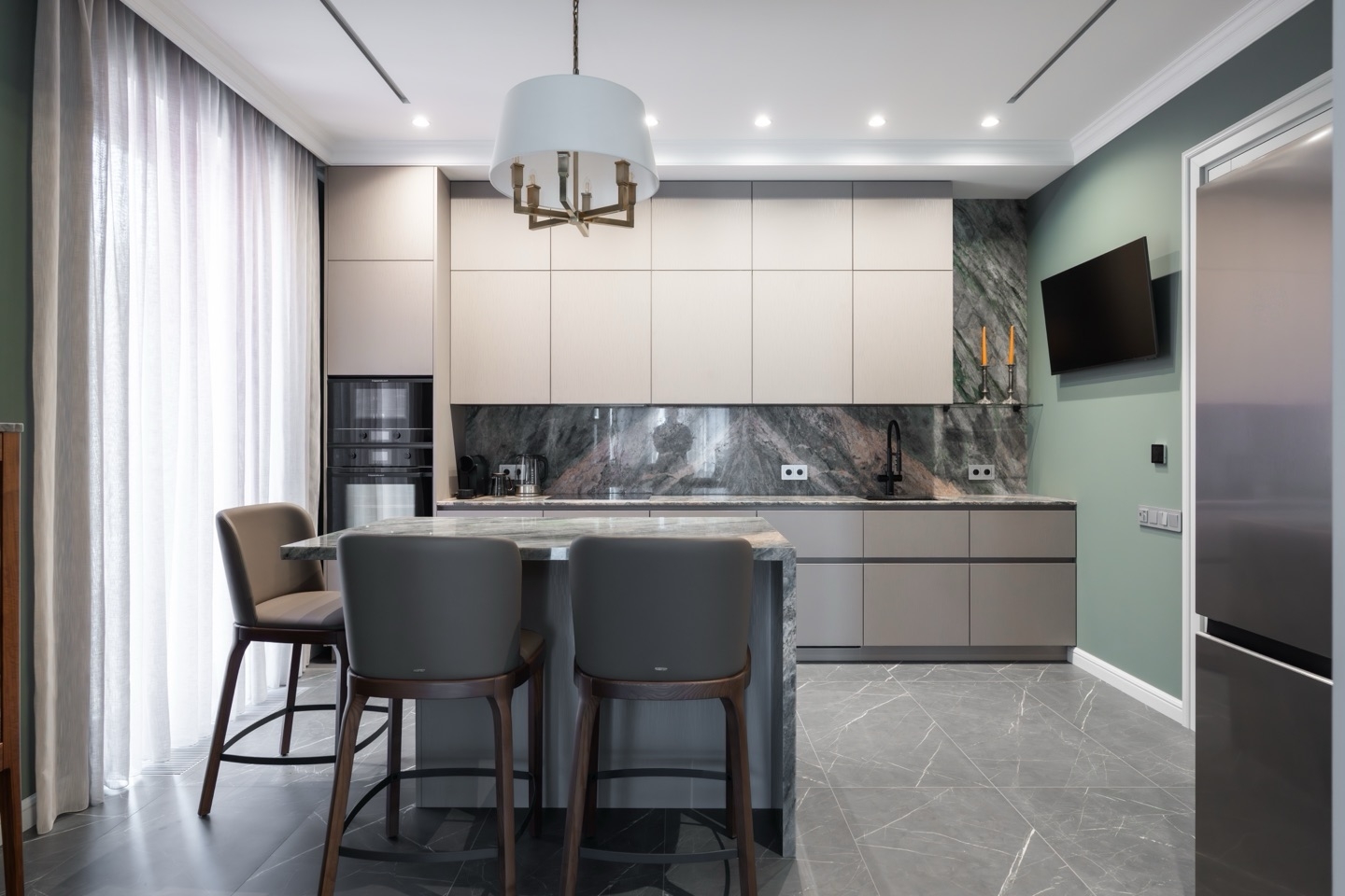 Luxurious & stylish kitchen design