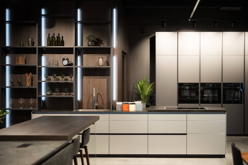 Luxurious & modern dry kitchen design