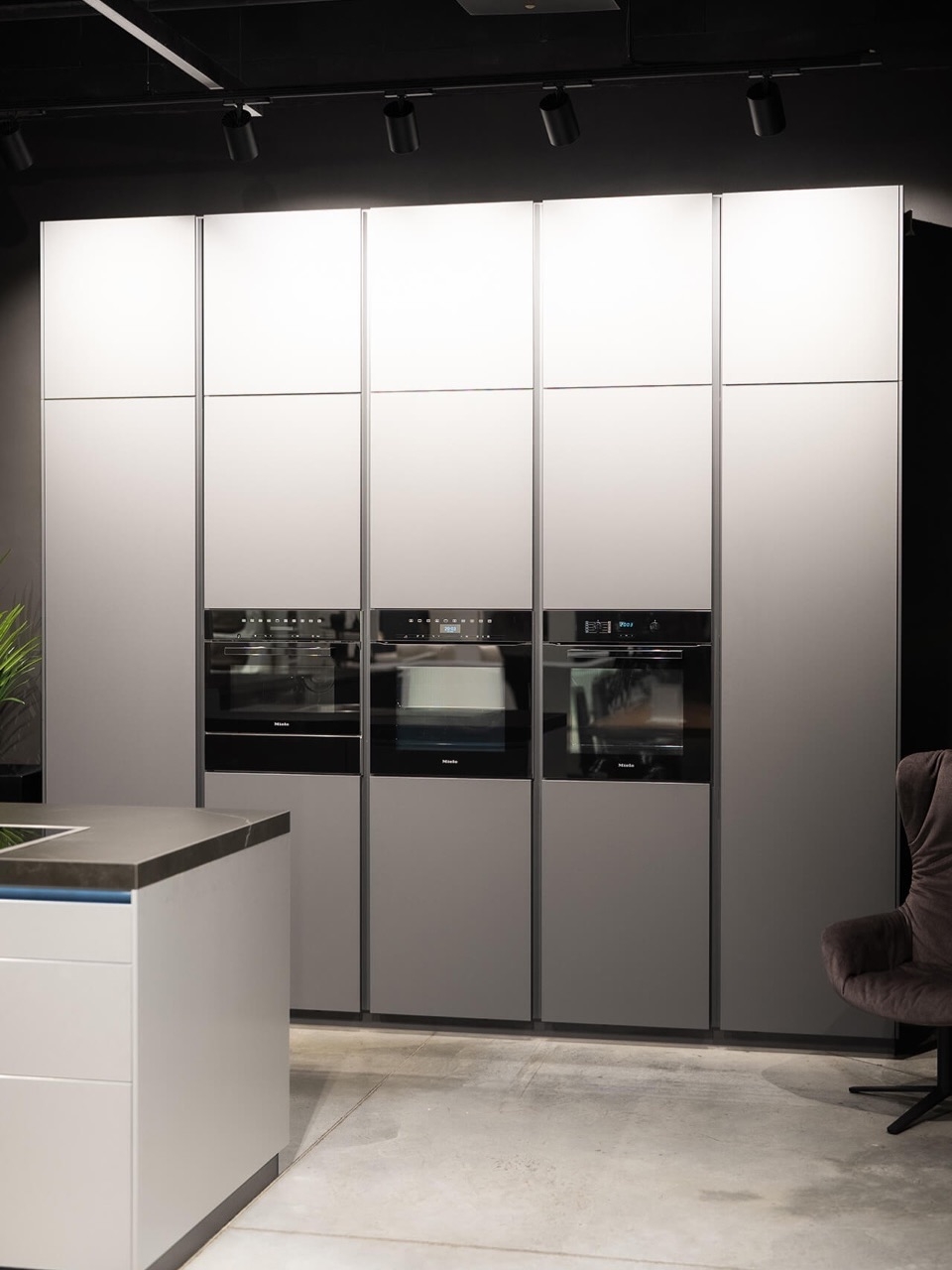 Luxurious & modern dry kitchen design