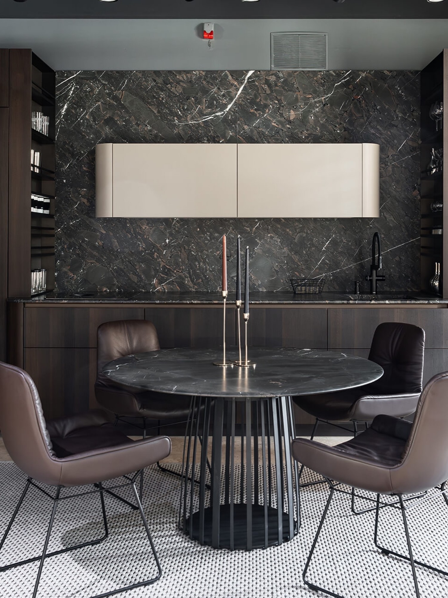 Sophisticated pantry niche design