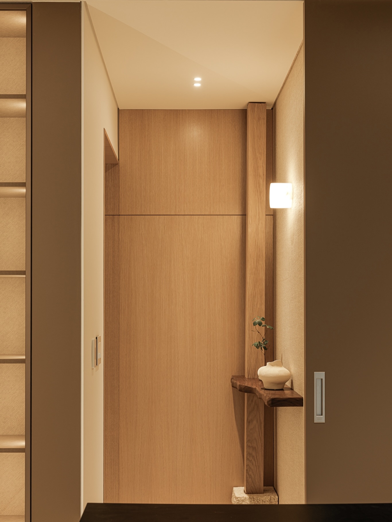 Sleek-&-modern-home-interior-design