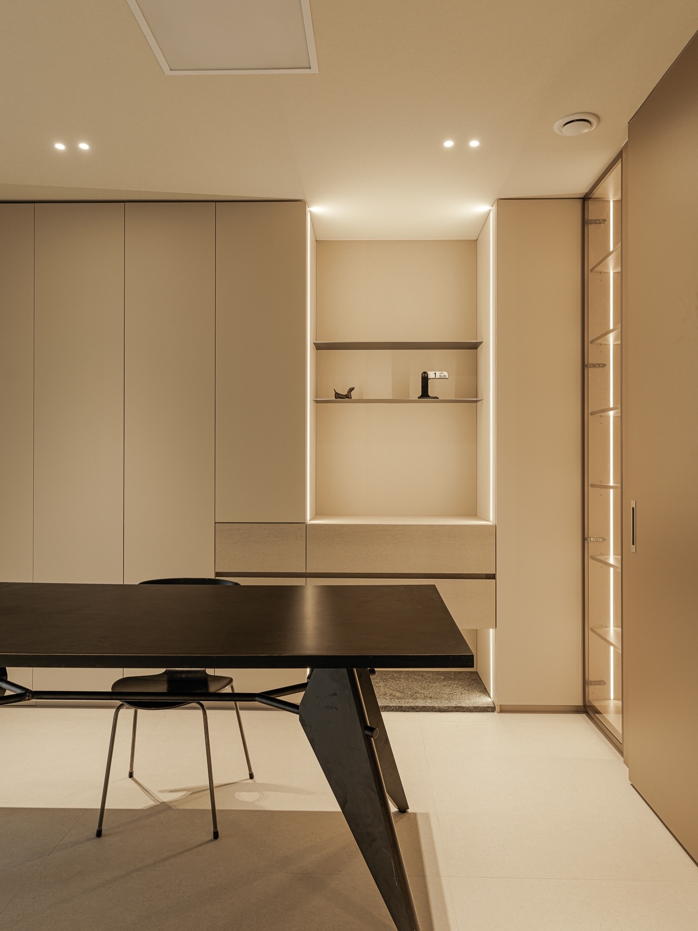 Sleek & modern home interior design