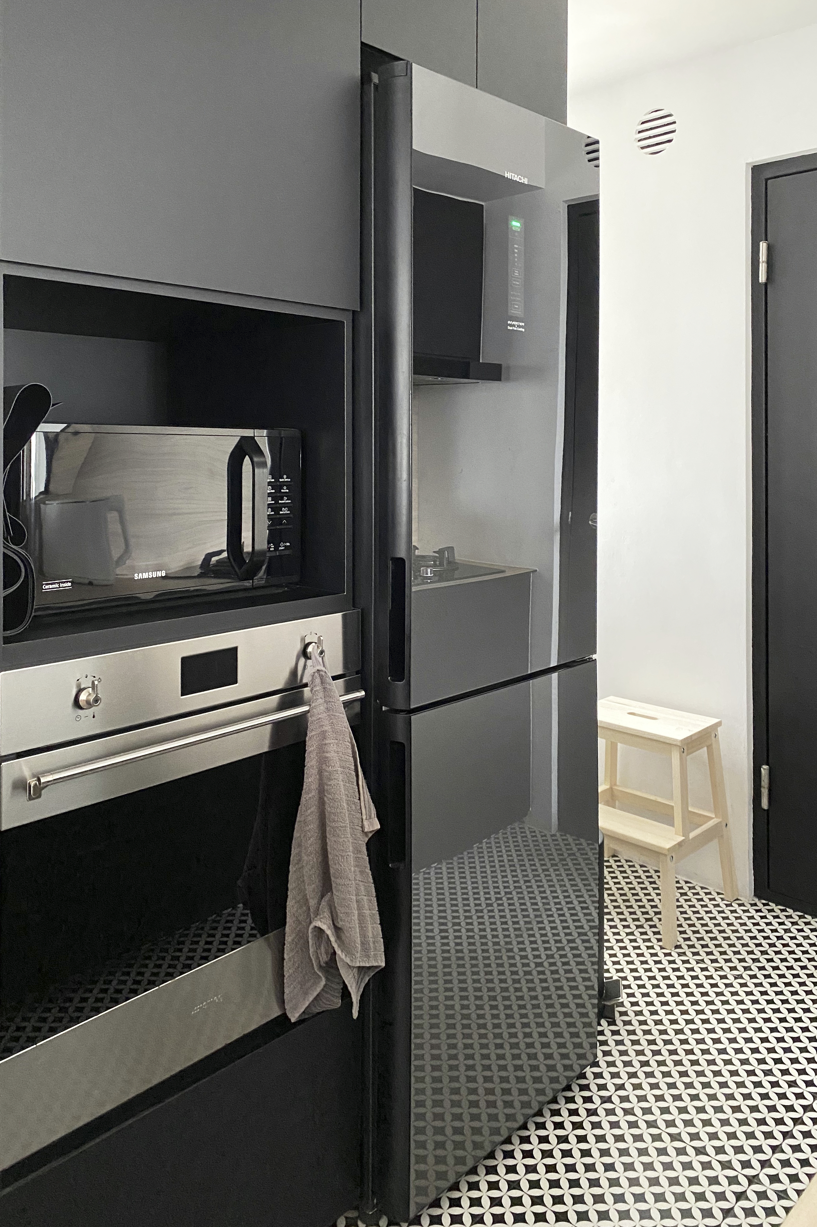 A Minimalist Apartment with an Urban Jungle