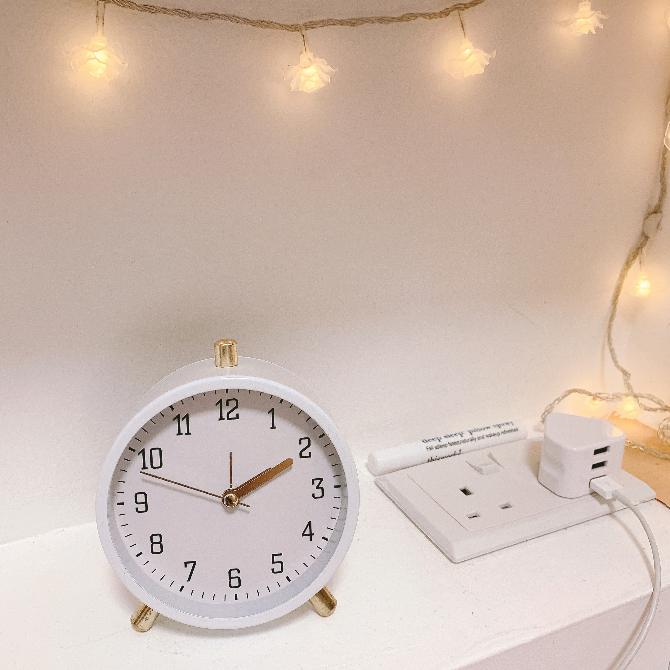 K-pop, Anime, Harry Potter - The Room that Has It All - White analog clock, minimalist design, round with gold accents