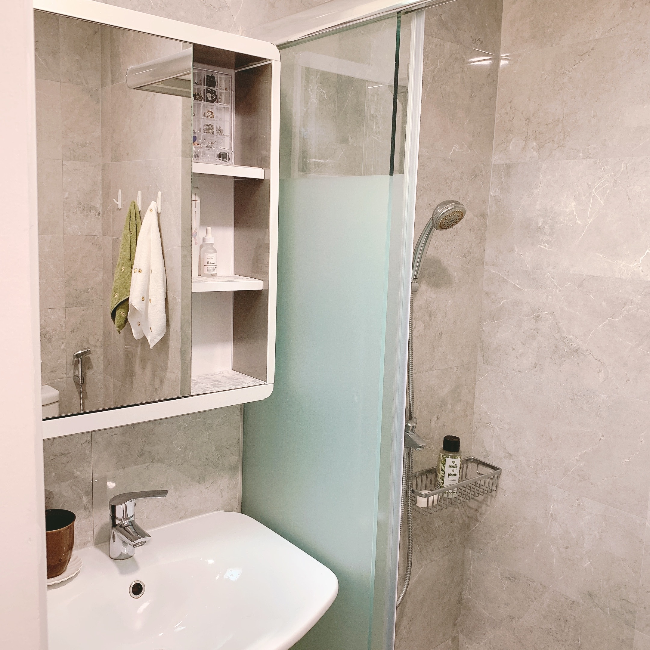 K-pop, Anime, Harry Potter - The Room that Has It All - White sink and mirror, glass shower enclosure, beige marble tiles