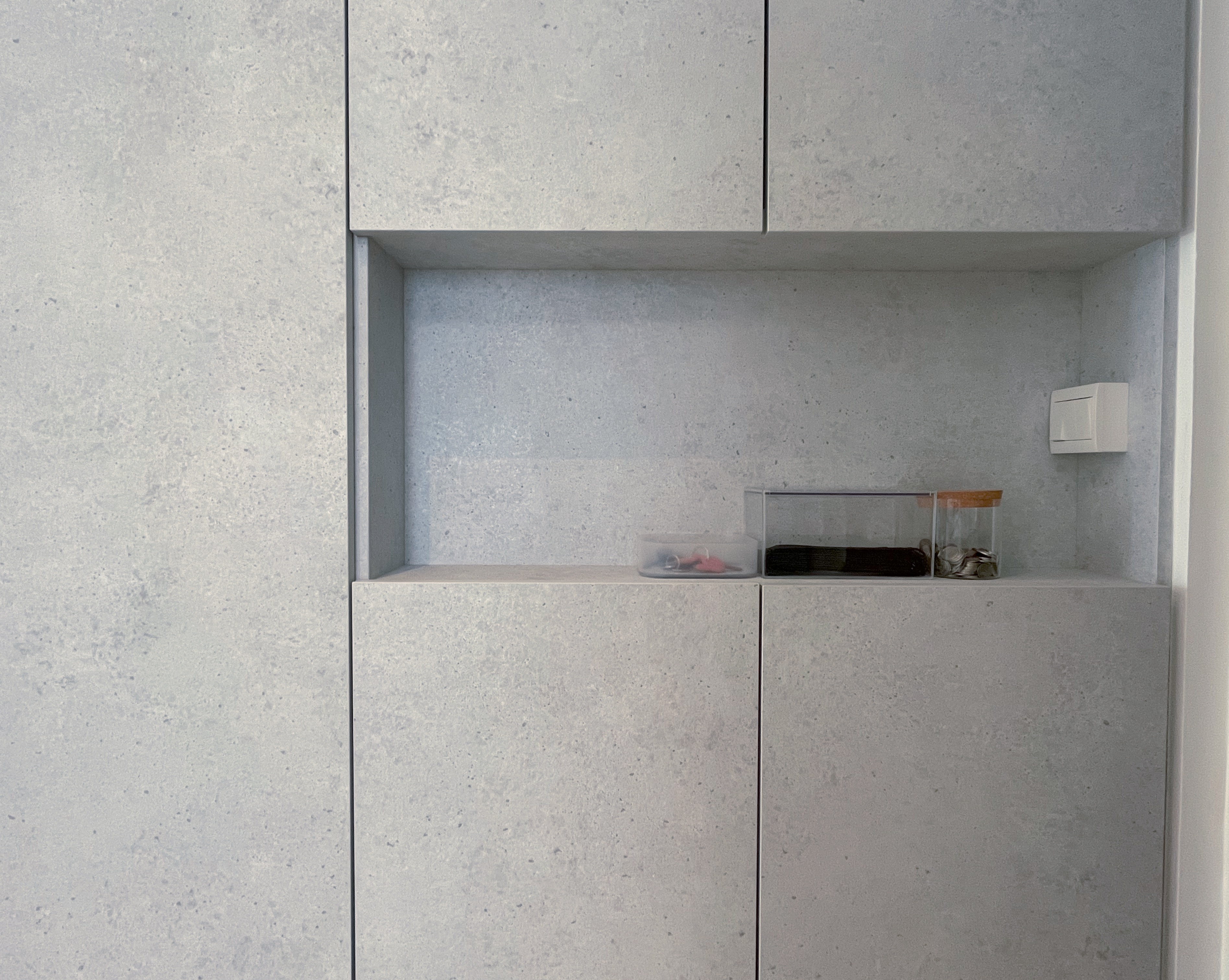 Living In A Cosy 3-room Flat with Minimal Housekeeping - Gray concrete wall, minimalist design, open shelving, small storage