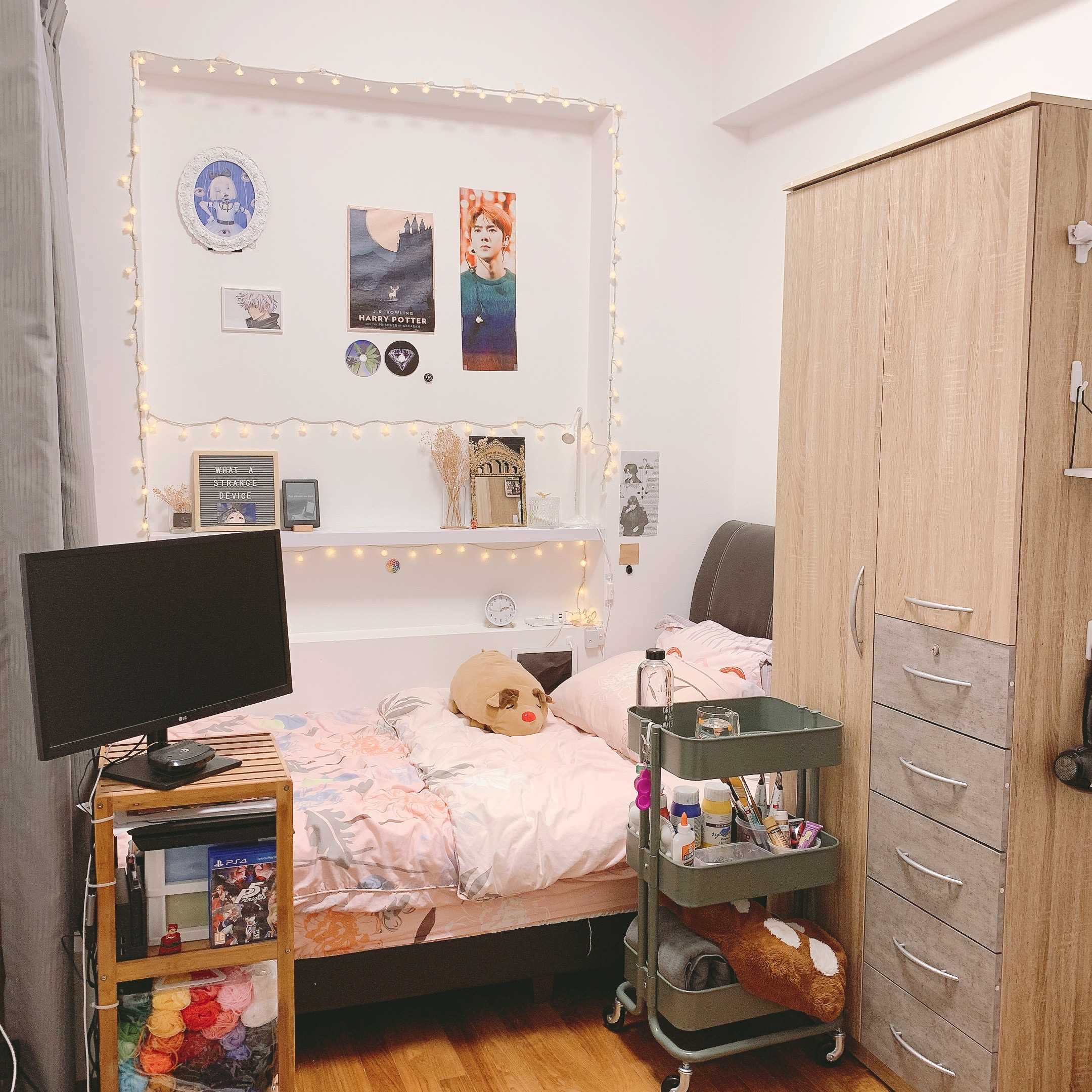 K-pop, Anime, Harry Potter - The Room that Has It All - Wall decorations, fairy lights, anime posters, plush toy, gaming