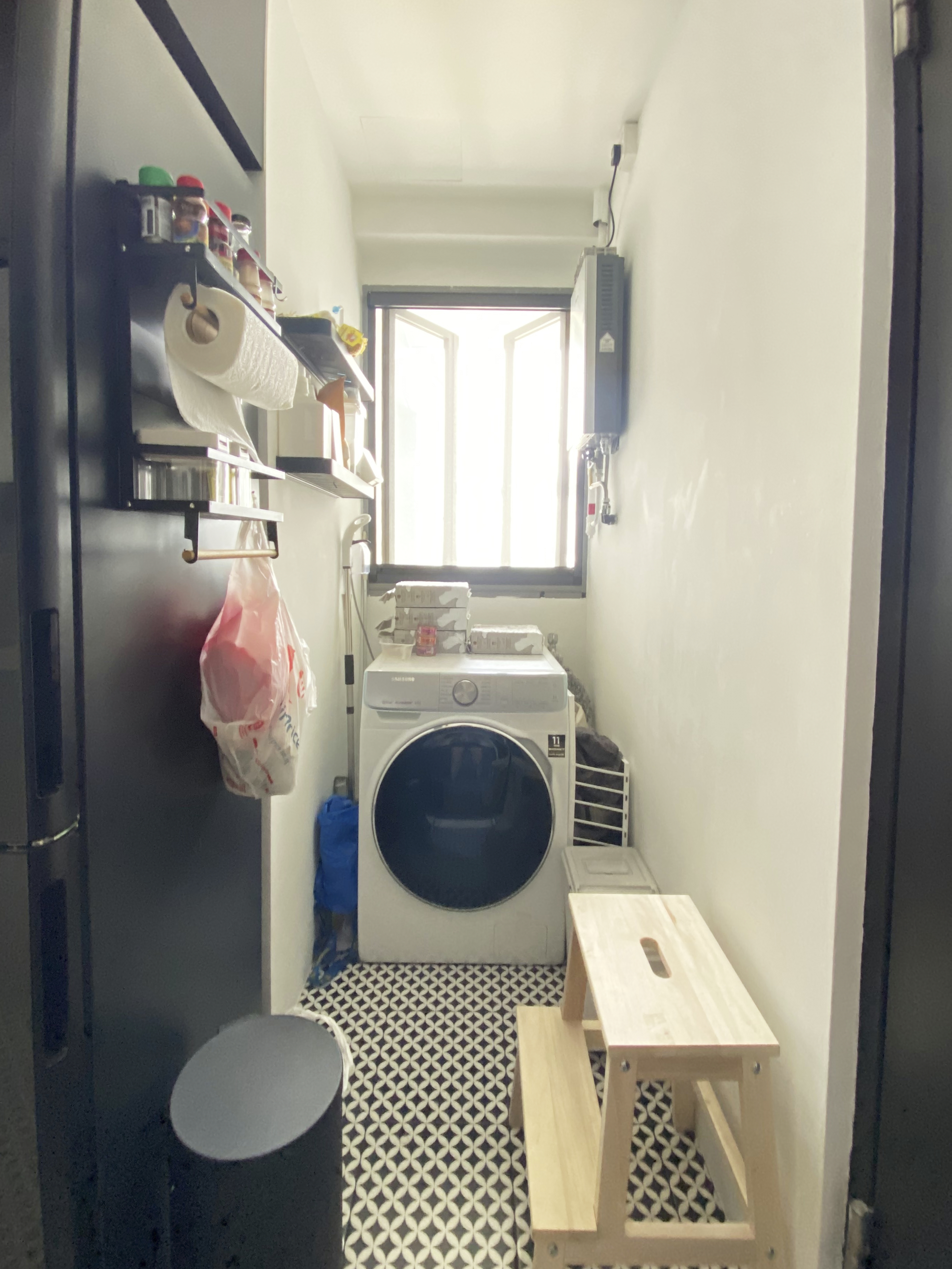 A Minimalist Apartment with an Urban Jungle