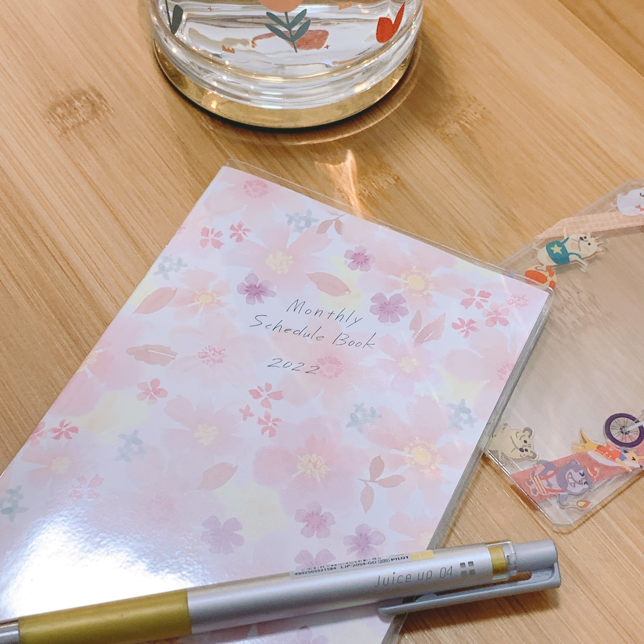 K-pop, Anime, Harry Potter - The Room that Has It All - Floral-themed monthly schedule book, pastel pink cover, 2022 edition
