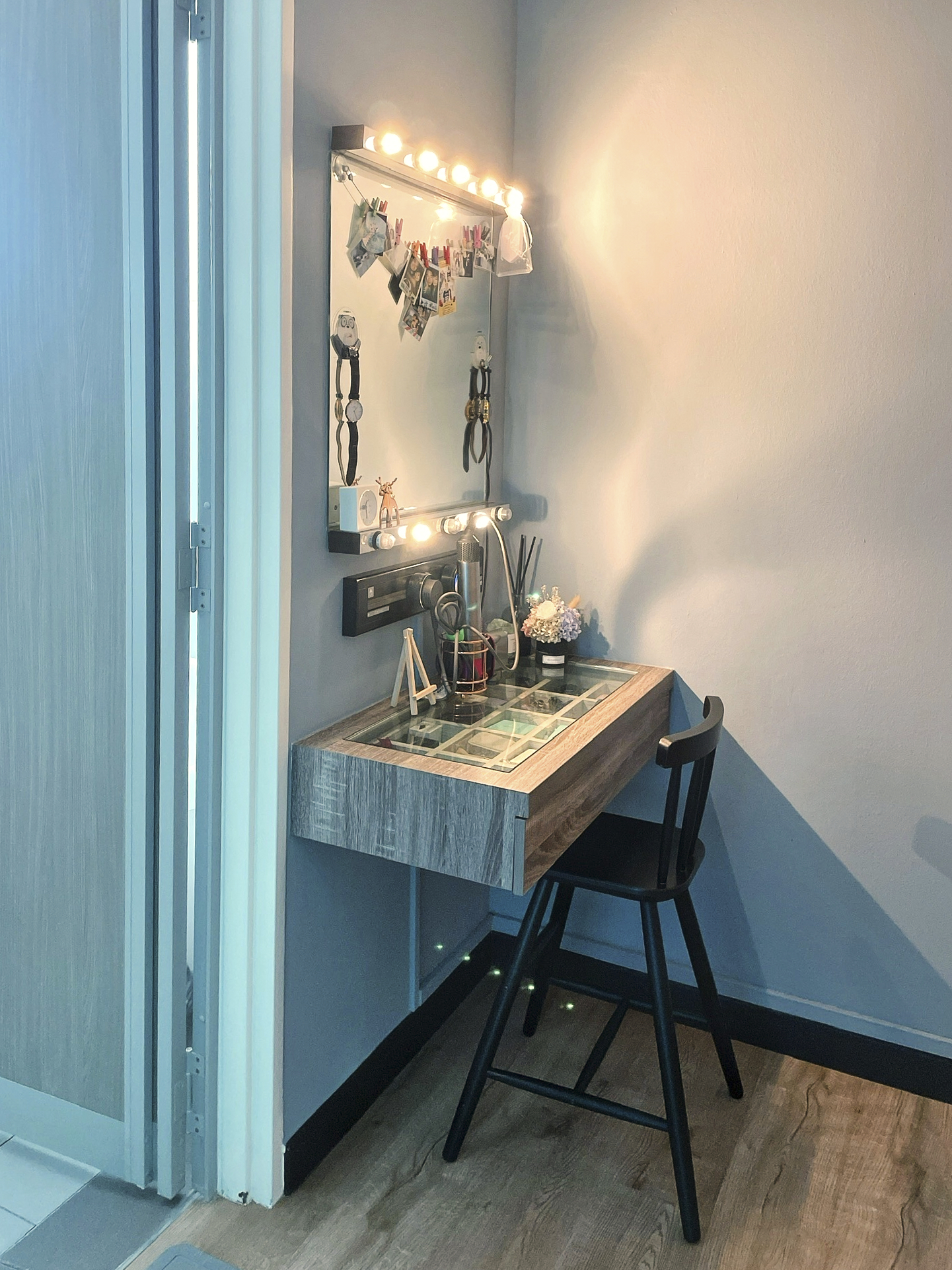 Our Colourful Personalities Imprinted On Our Apartment - Mirrored workspace, vanity with lights, wall-mounted mirror