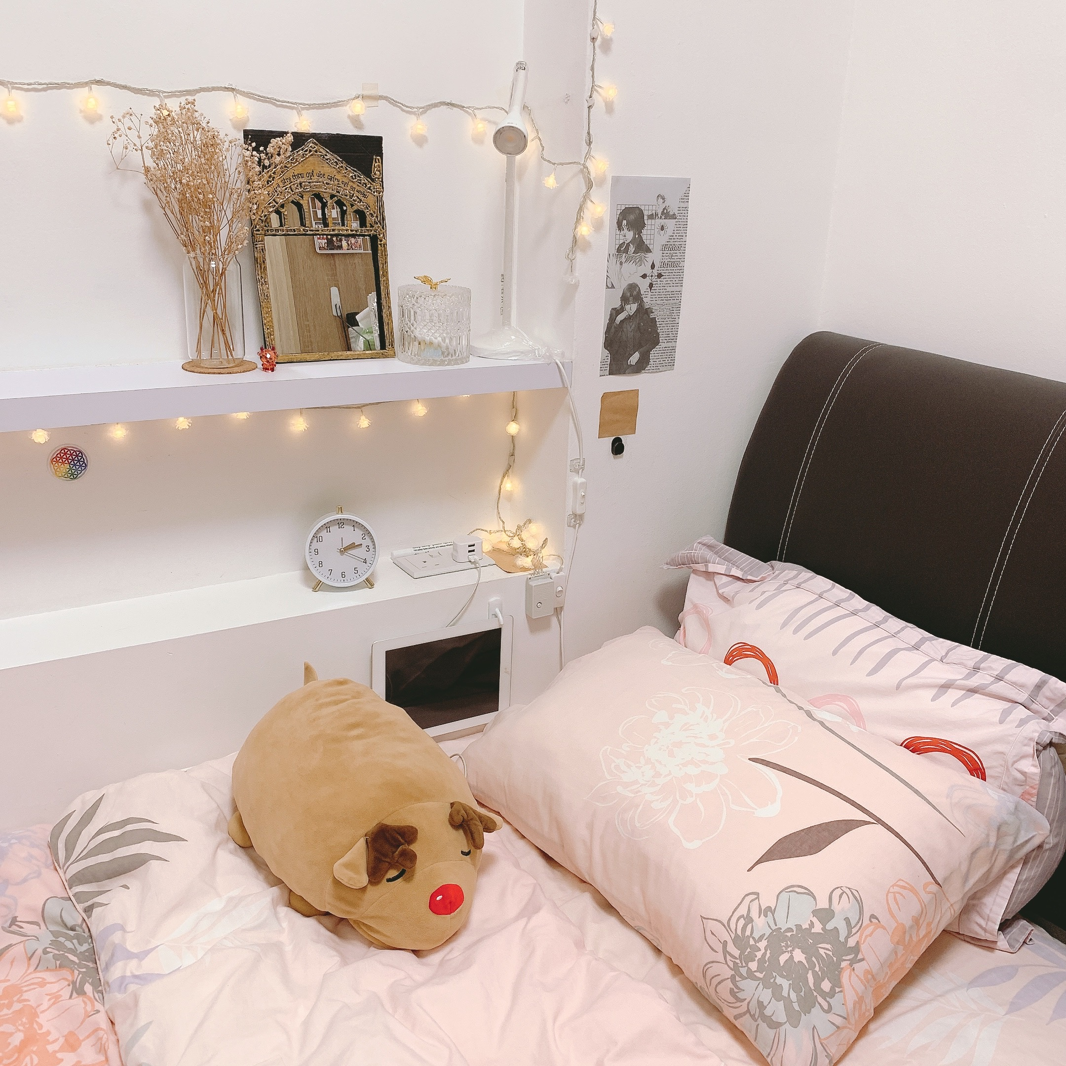 K-pop, Anime, Harry Potter - The Room that Has It All - White wall, cozy bedroom, fairy lights, decorative string lights