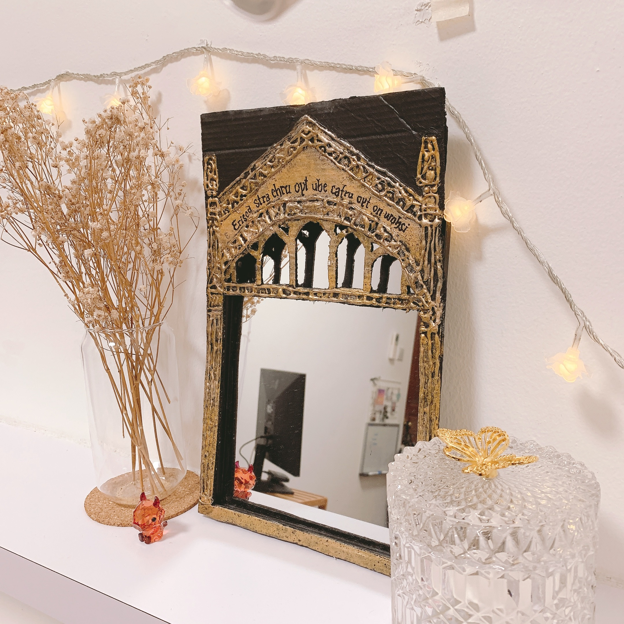 K-pop, Anime, Harry Potter - The Room that Has It All - vintage mirror, rustic frame, dried flowers, clear vase, wooden
