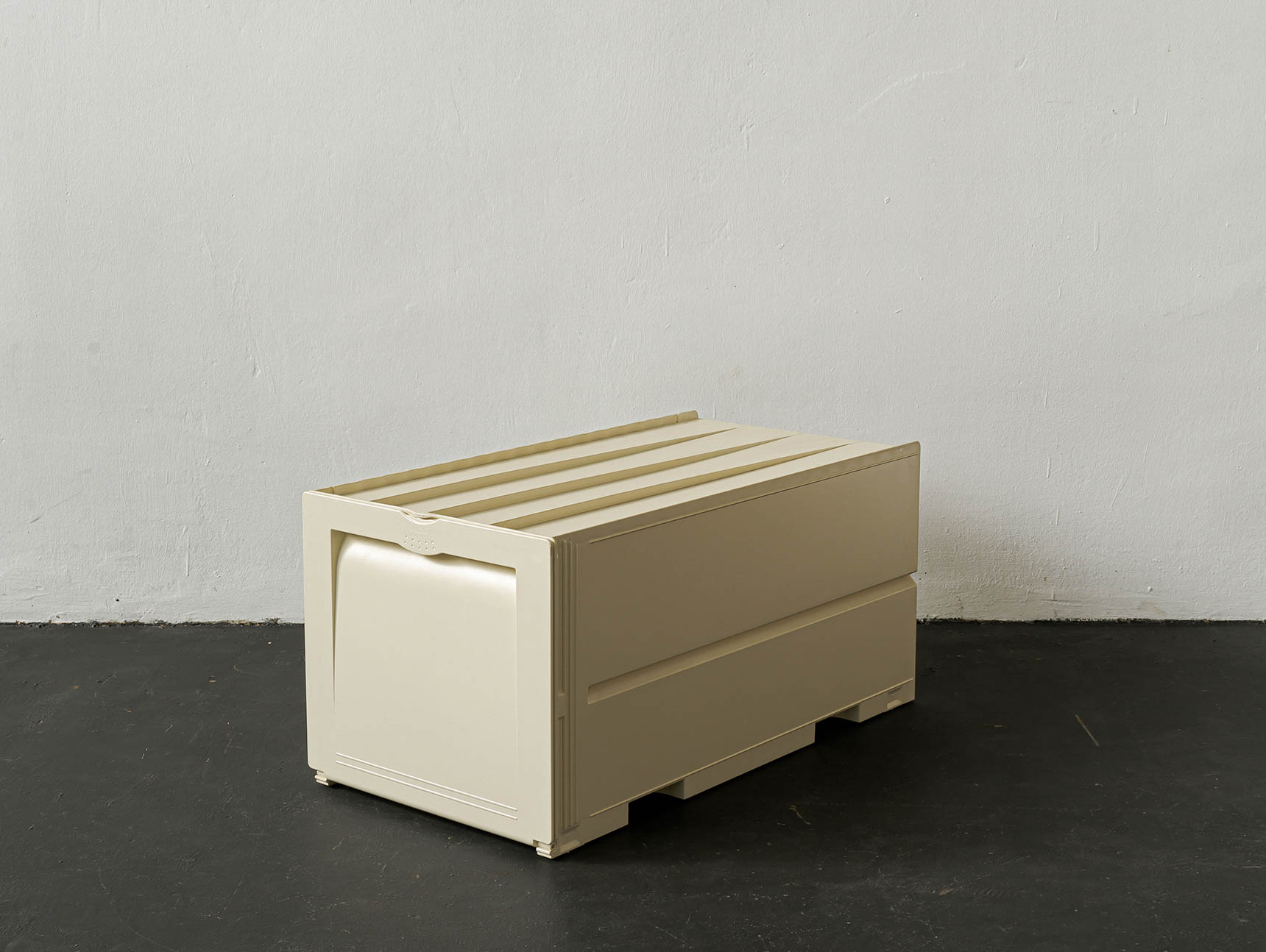 Vintage Tupperware Super Chest 